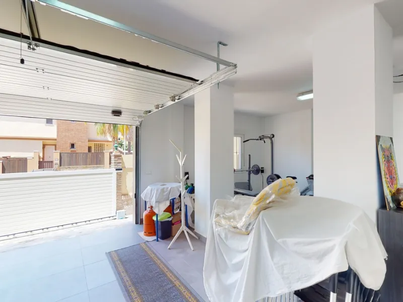 House - Semi-Detached House в продаже в Vélez-Málaga, Málaga. В доме 3 спален и 4 ванных комнат. Площадь дома 267 м². Площадь участка 320 м²