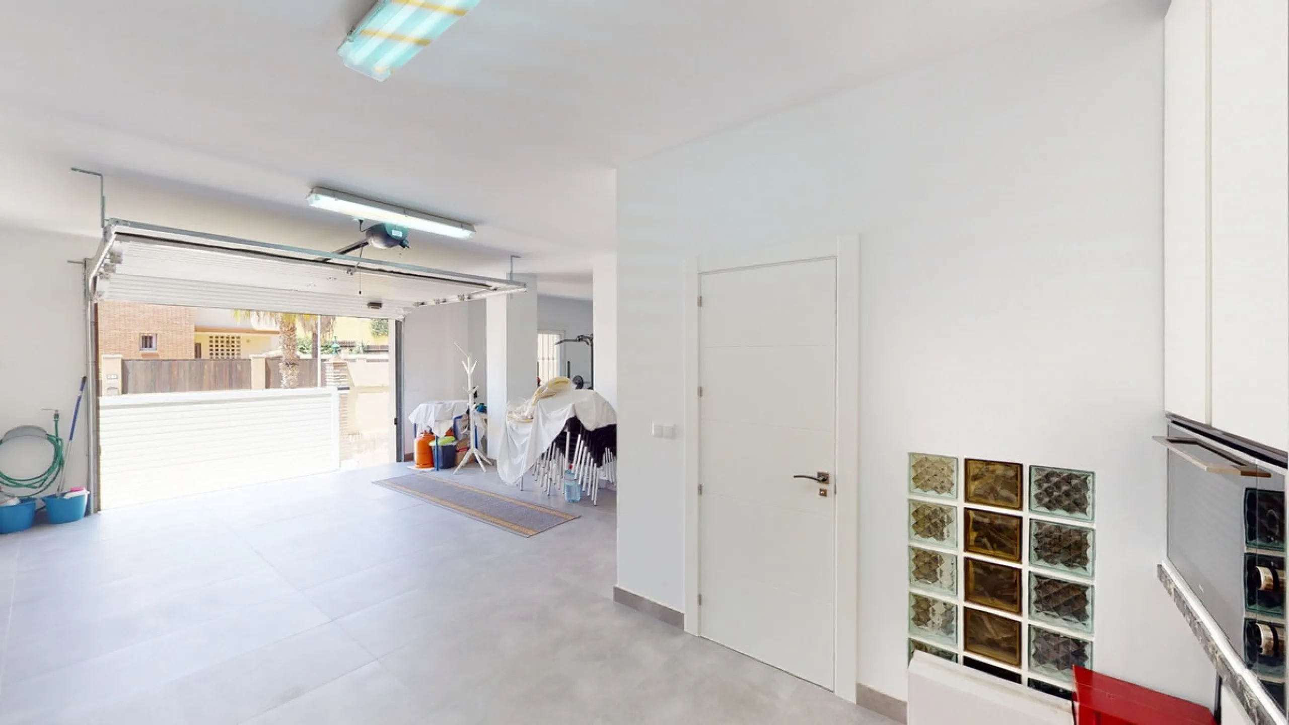 House - Semi-Detached House в продаже в Vélez-Málaga, Málaga. В доме 3 спален и 4 ванных комнат. Площадь дома 267 м². Площадь участка 320 м²