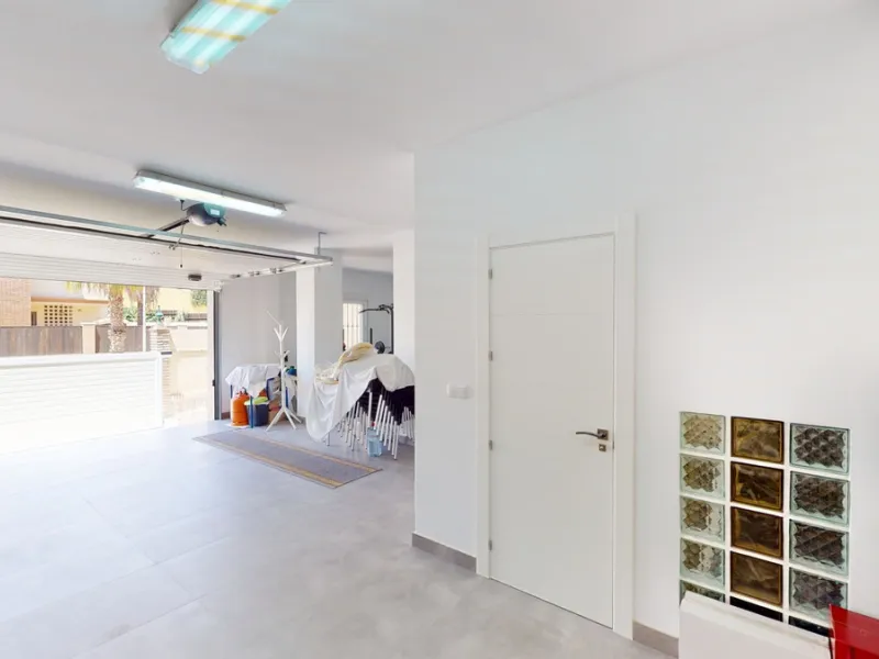 House - Semi-Detached House в продаже в Vélez-Málaga, Málaga. В доме 3 спален и 4 ванных комнат. Площадь дома 267 м². Площадь участка 320 м²