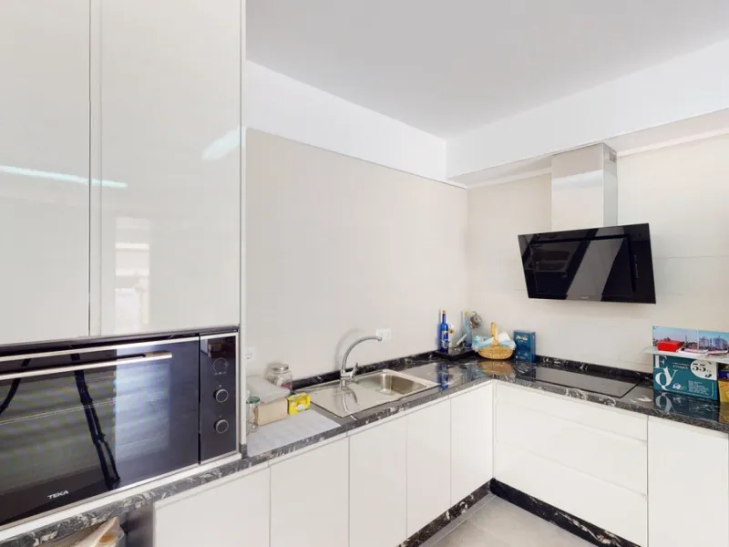 House - Semi-Detached House в продаже в Vélez-Málaga, Málaga. В доме 3 спален и 4 ванных комнат. Площадь дома 267 м². Площадь участка 320 м²
