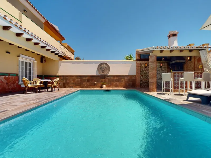 House - Semi-Detached House в продаже в Vélez-Málaga, Málaga. В доме 3 спален и 4 ванных комнат. Площадь дома 267 м². Площадь участка 320 м²