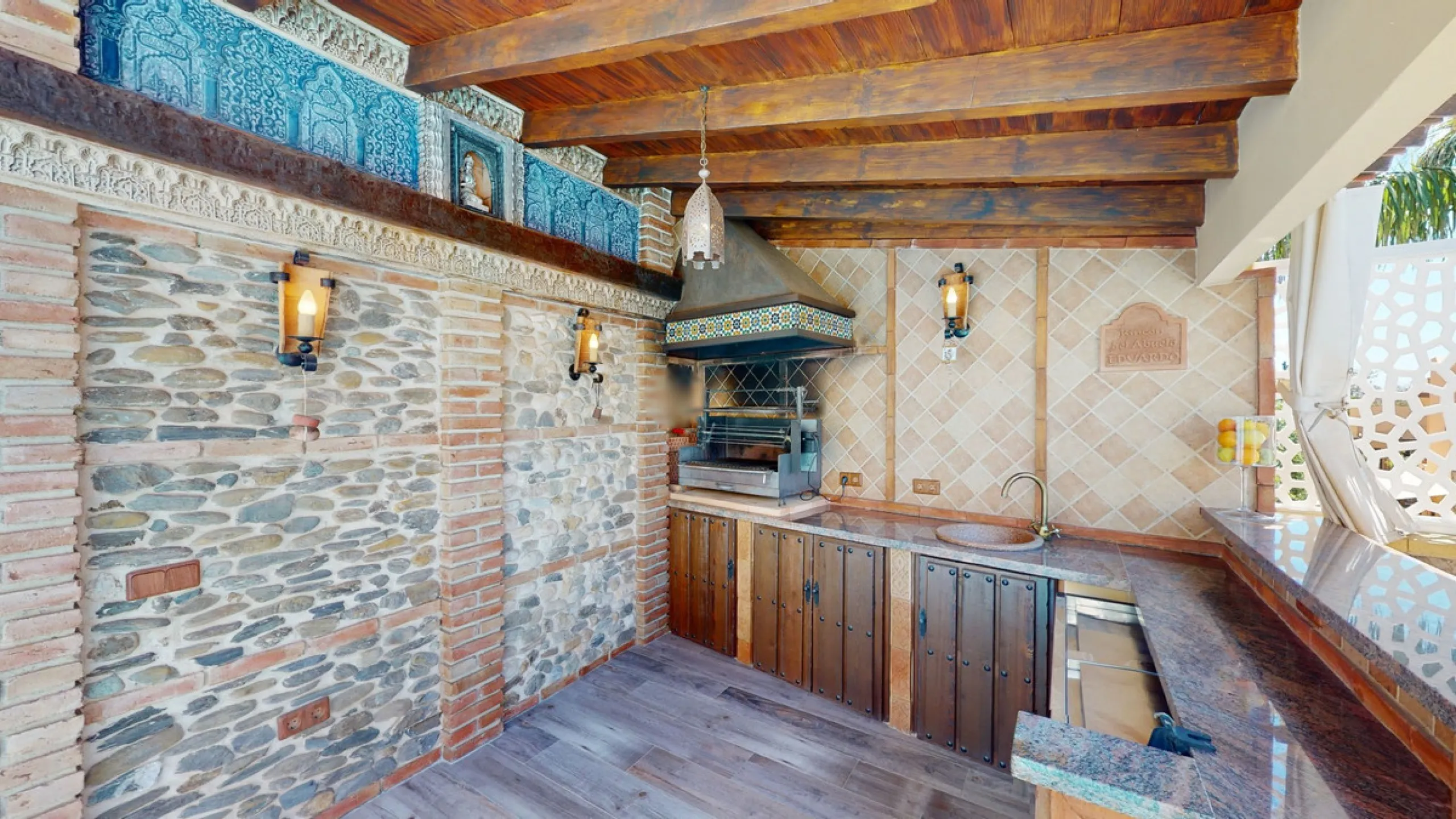 House - Semi-Detached House в продаже в Vélez-Málaga, Málaga. В доме 3 спален и 4 ванных комнат. Площадь дома 267 м². Площадь участка 320 м²
