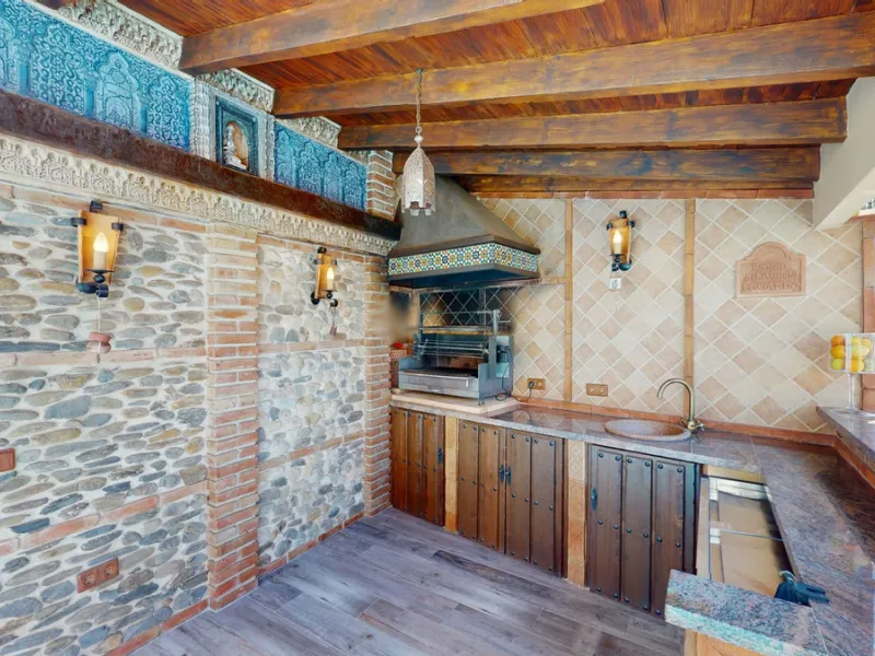 House - Semi-Detached House в продаже в Vélez-Málaga, Málaga. В доме 3 спален и 4 ванных комнат. Площадь дома 267 м². Площадь участка 320 м²