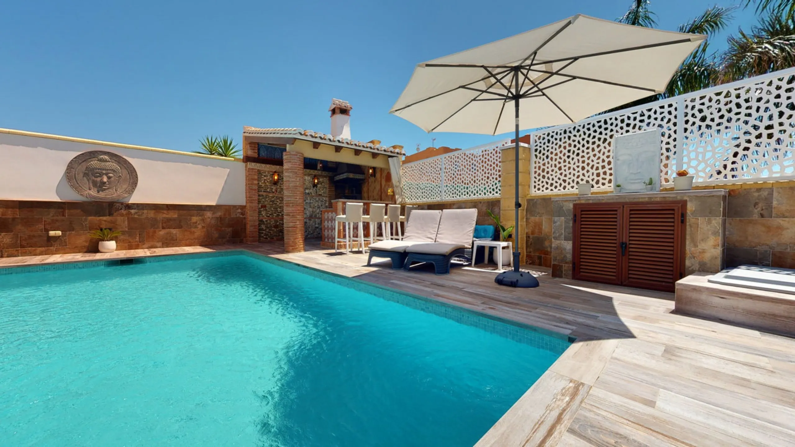 House - Semi-Detached House в продаже в Vélez-Málaga, Málaga. В доме 3 спален и 4 ванных комнат. Площадь дома 267 м². Площадь участка 320 м²