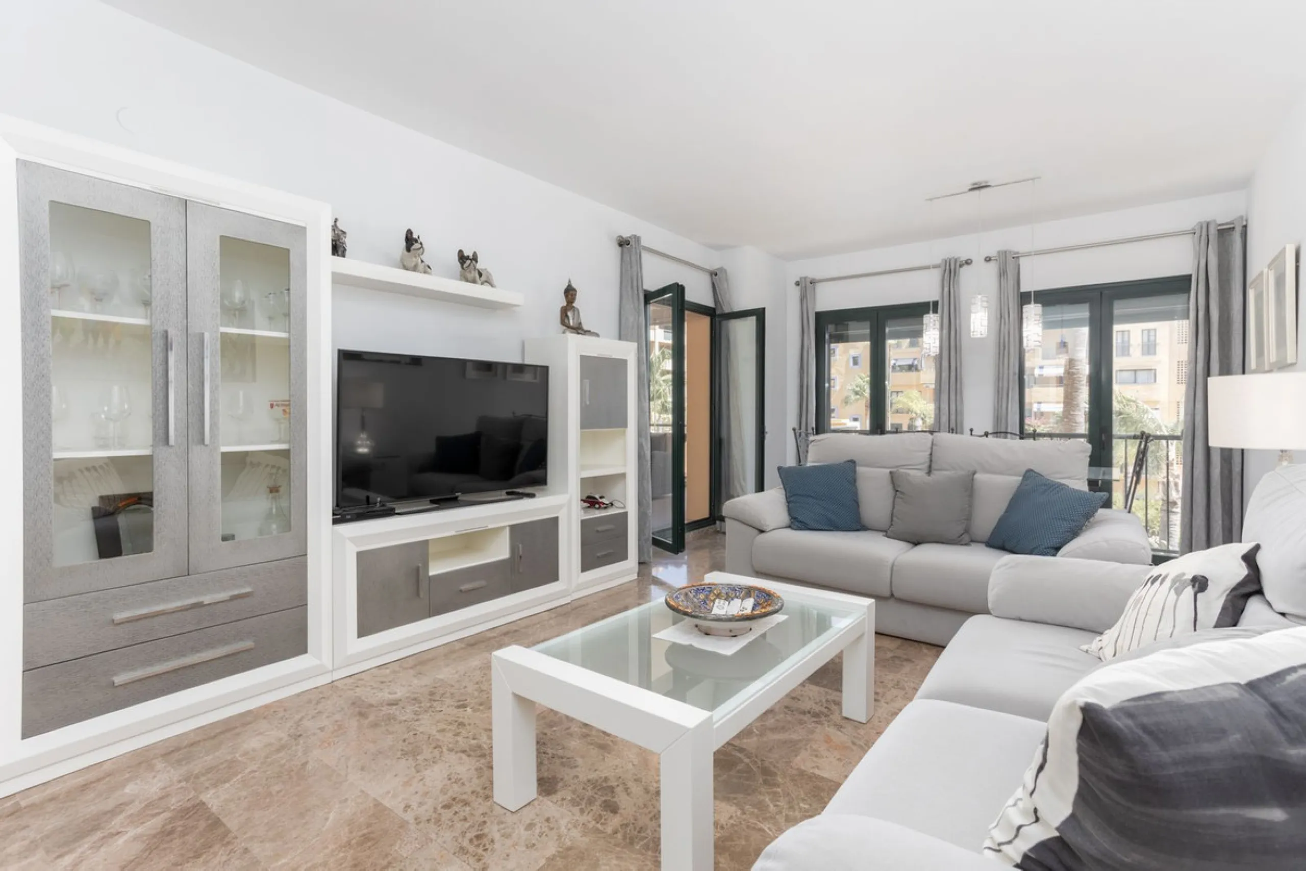 For sale: an exclusive apartment located in one of the most sought-after residential areas of Nueva Alcántara, San Pedro de Alcántara.