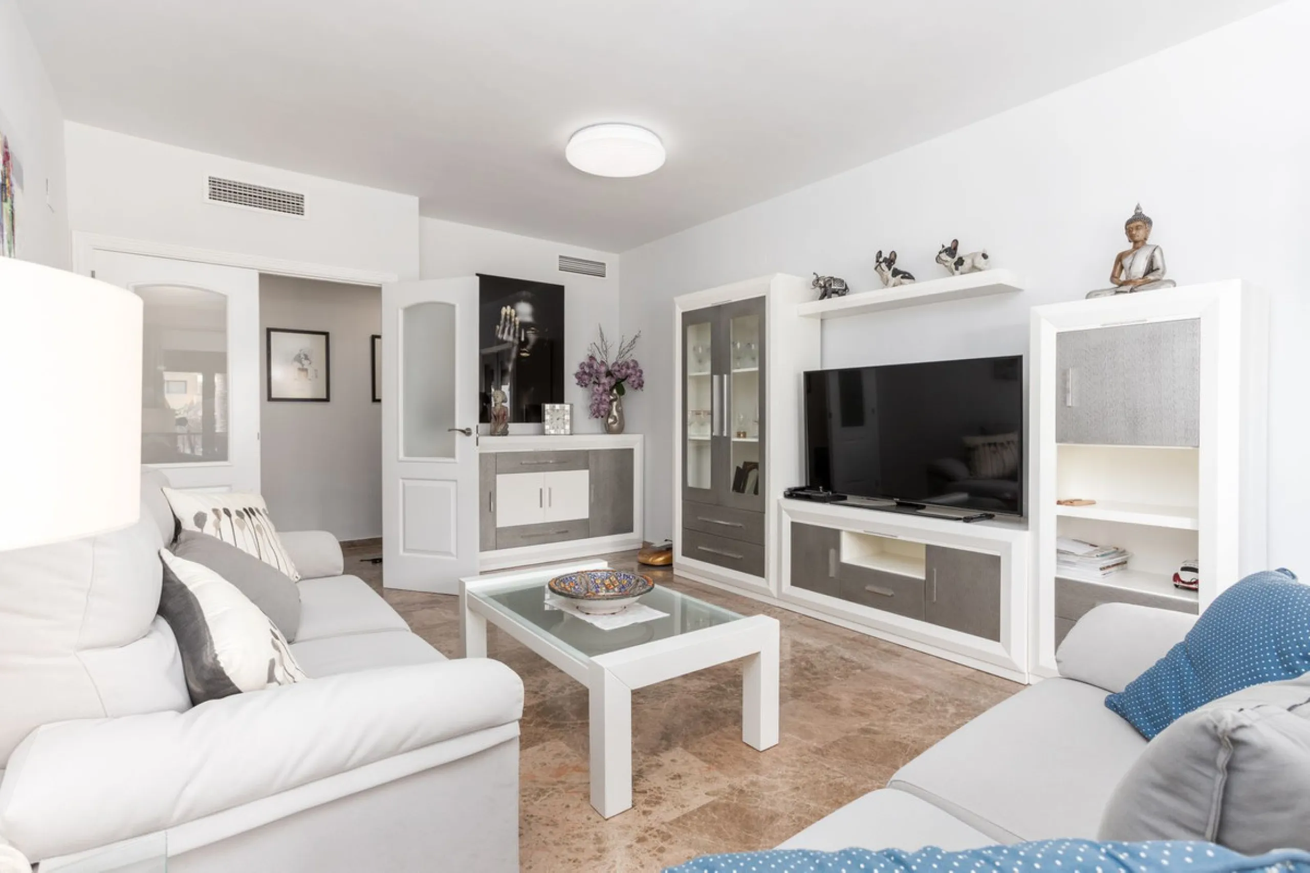 For sale: an exclusive apartment located in one of the most sought-after residential areas of Nueva Alcántara, San Pedro de Alcántara.