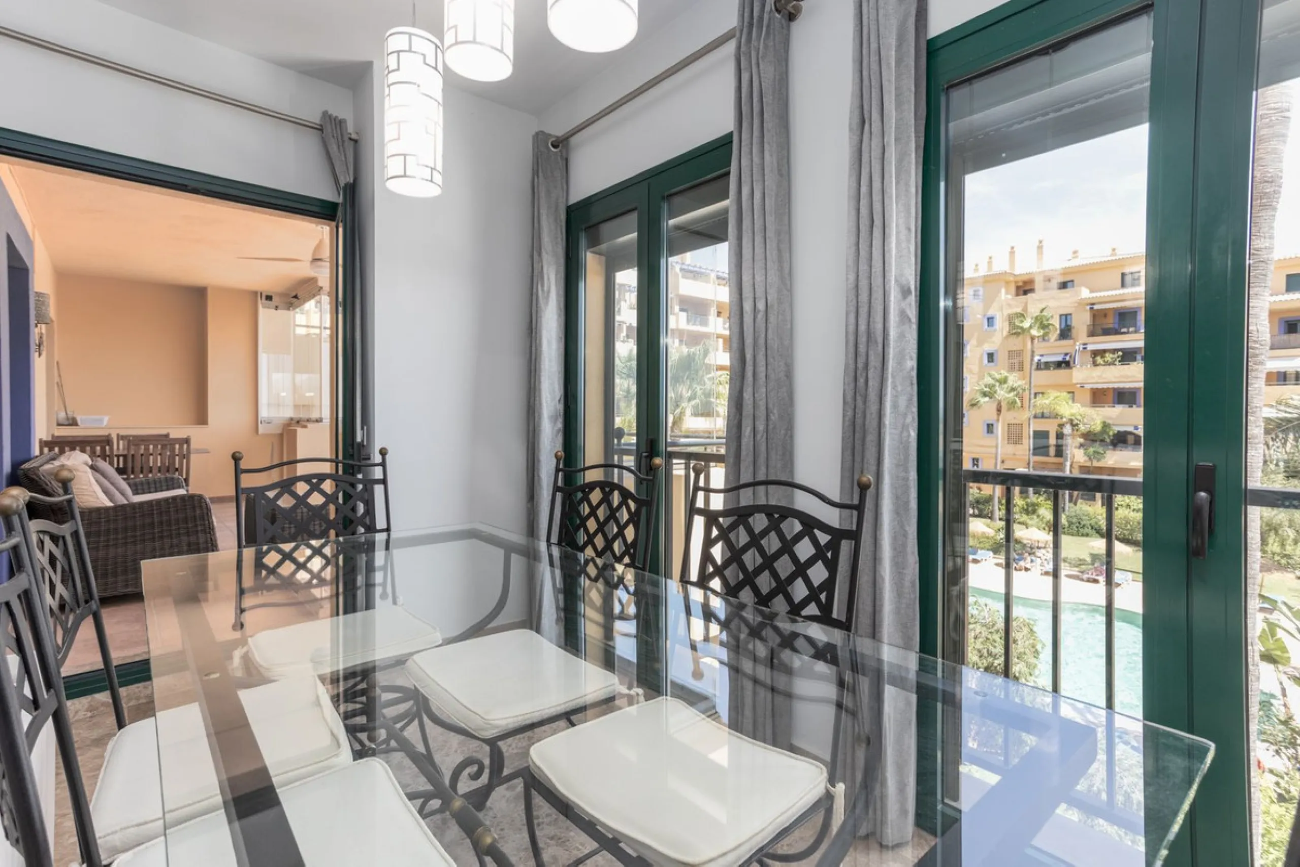 For sale: an exclusive apartment located in one of the most sought-after residential areas of Nueva Alcántara, San Pedro de Alcántara.