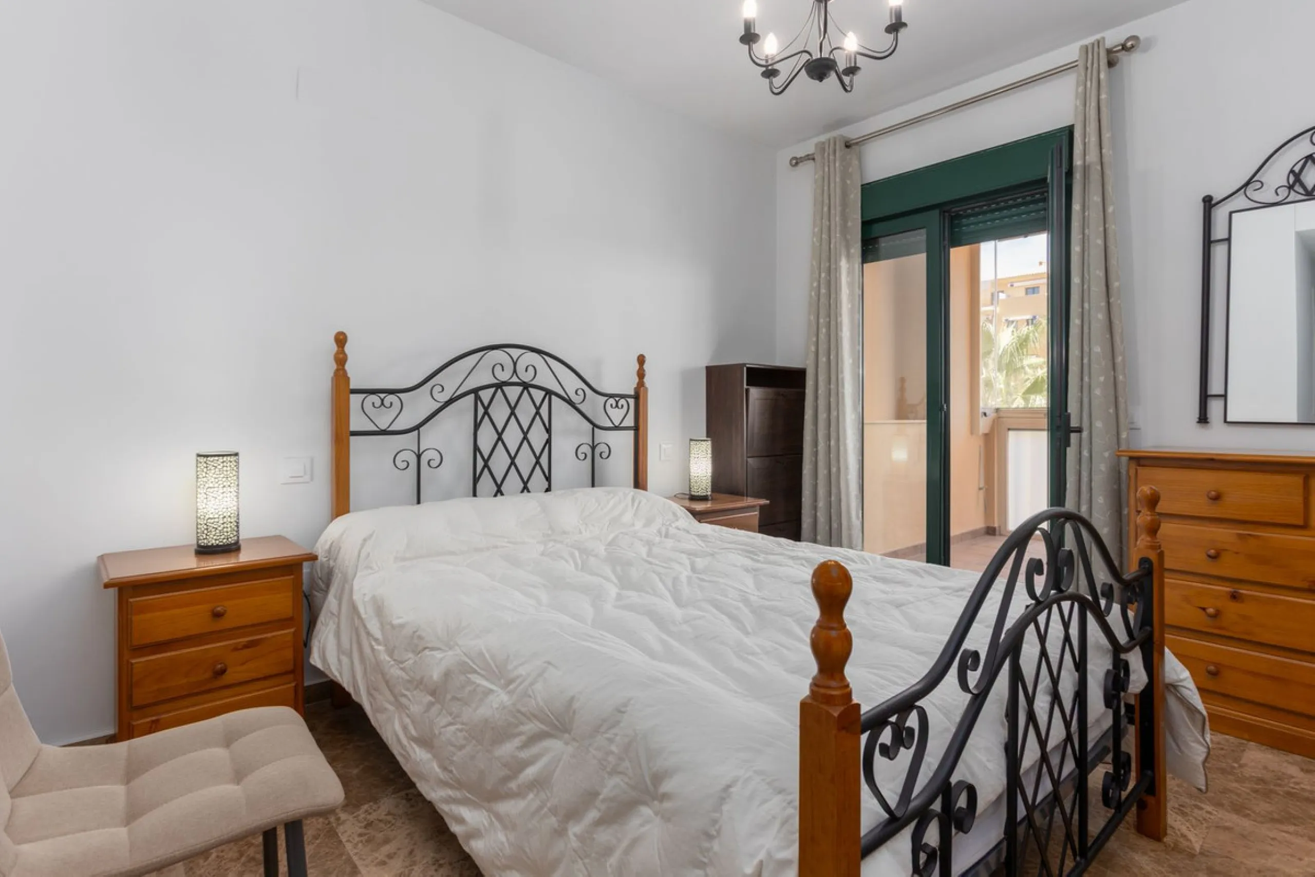 For sale: an exclusive apartment located in one of the most sought-after residential areas of Nueva Alcántara, San Pedro de Alcántara.