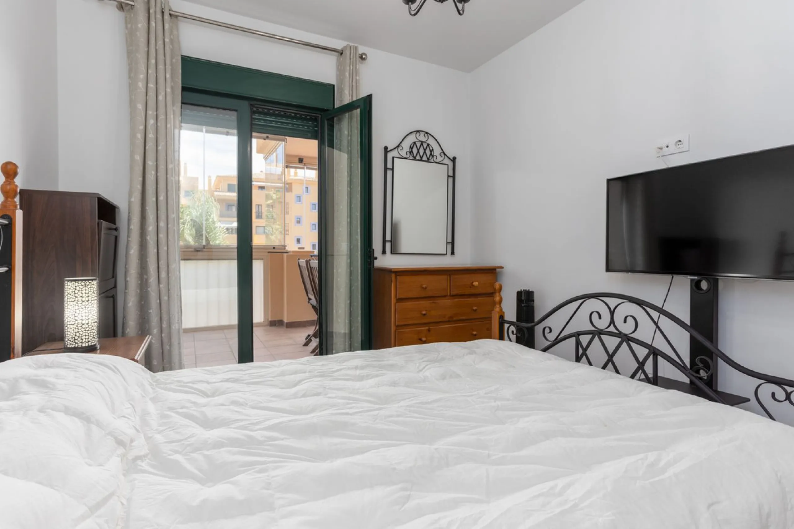 For sale: an exclusive apartment located in one of the most sought-after residential areas of Nueva Alcántara, San Pedro de Alcántara.