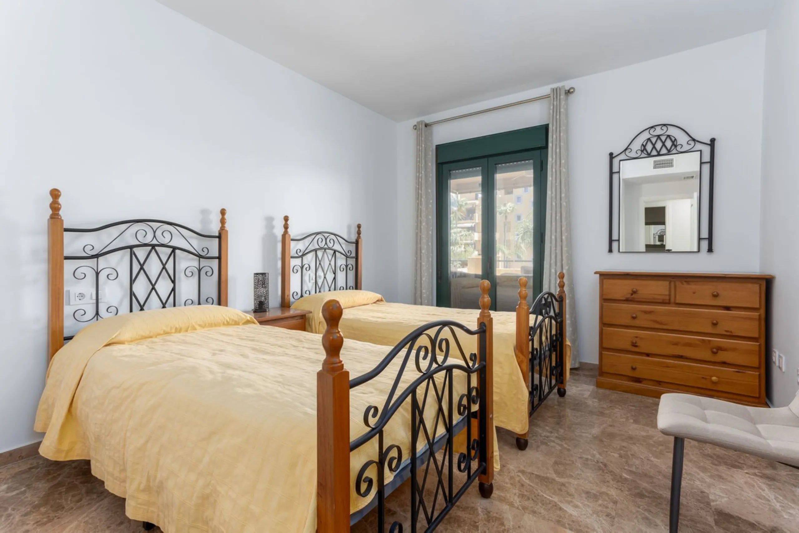 For sale: an exclusive apartment located in one of the most sought-after residential areas of Nueva Alcántara, San Pedro de Alcántara.