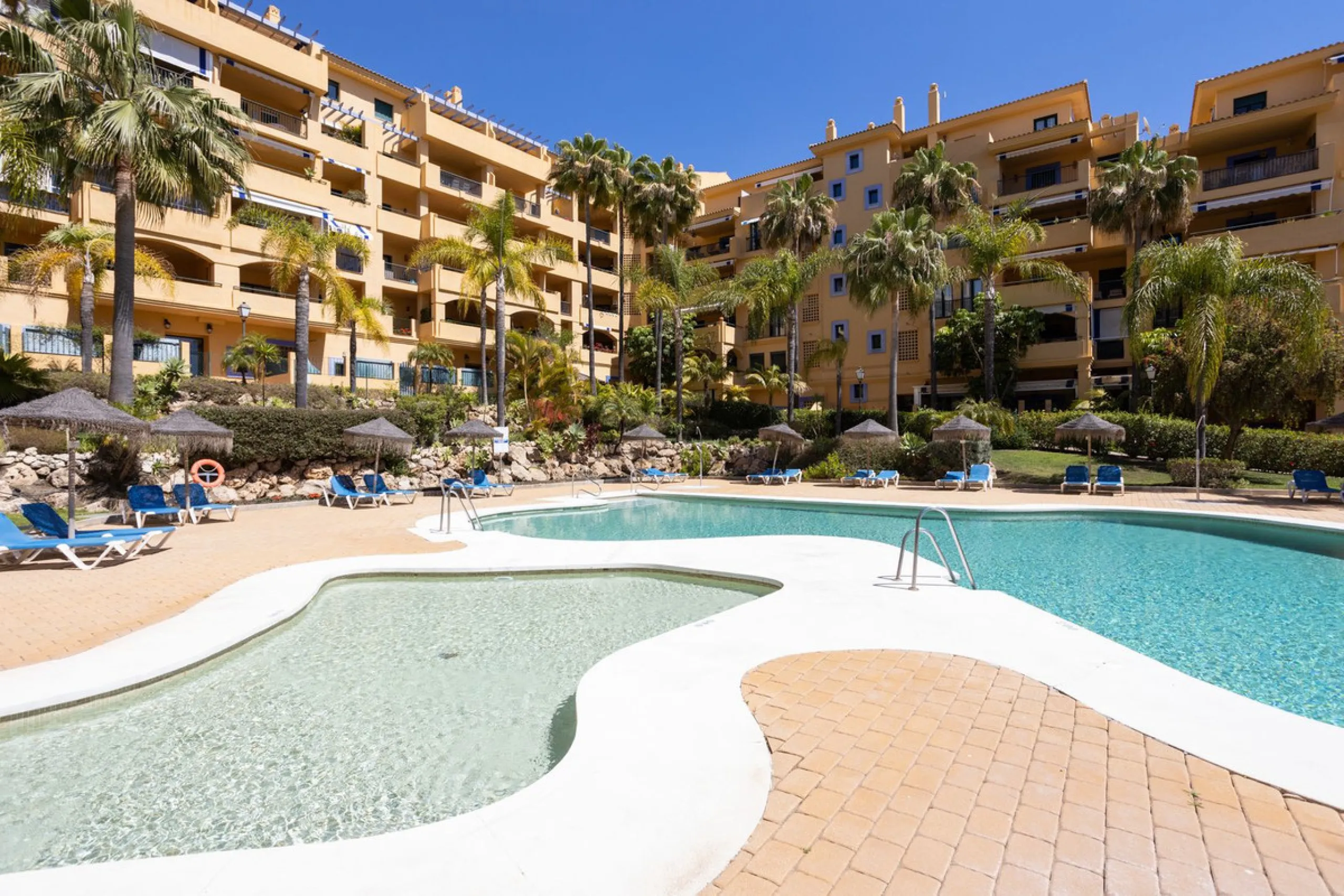 For sale: an exclusive apartment located in one of the most sought-after residential areas of Nueva Alcántara, San Pedro de Alcántara.