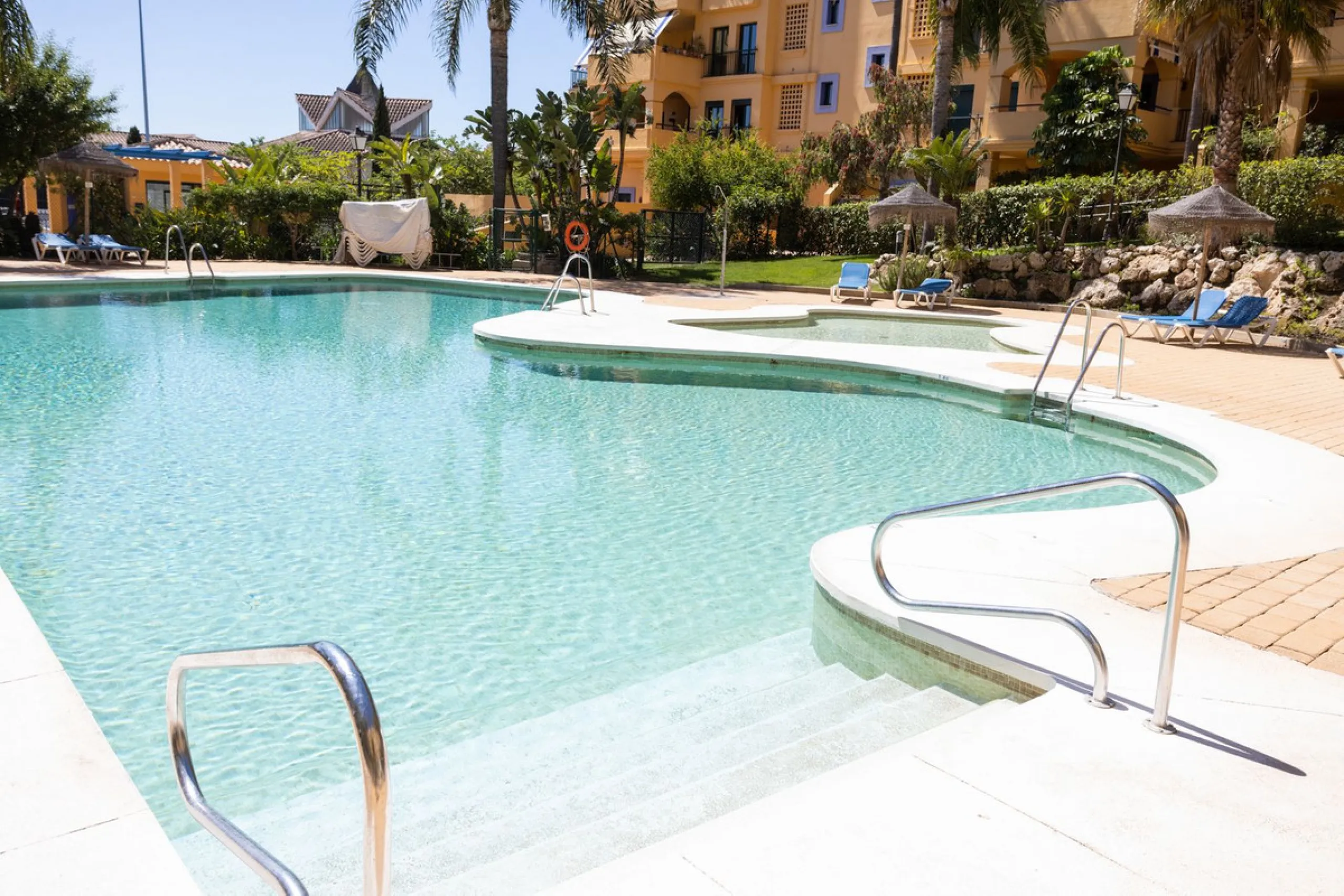 For sale: an exclusive apartment located in one of the most sought-after residential areas of Nueva Alcántara, San Pedro de Alcántara.