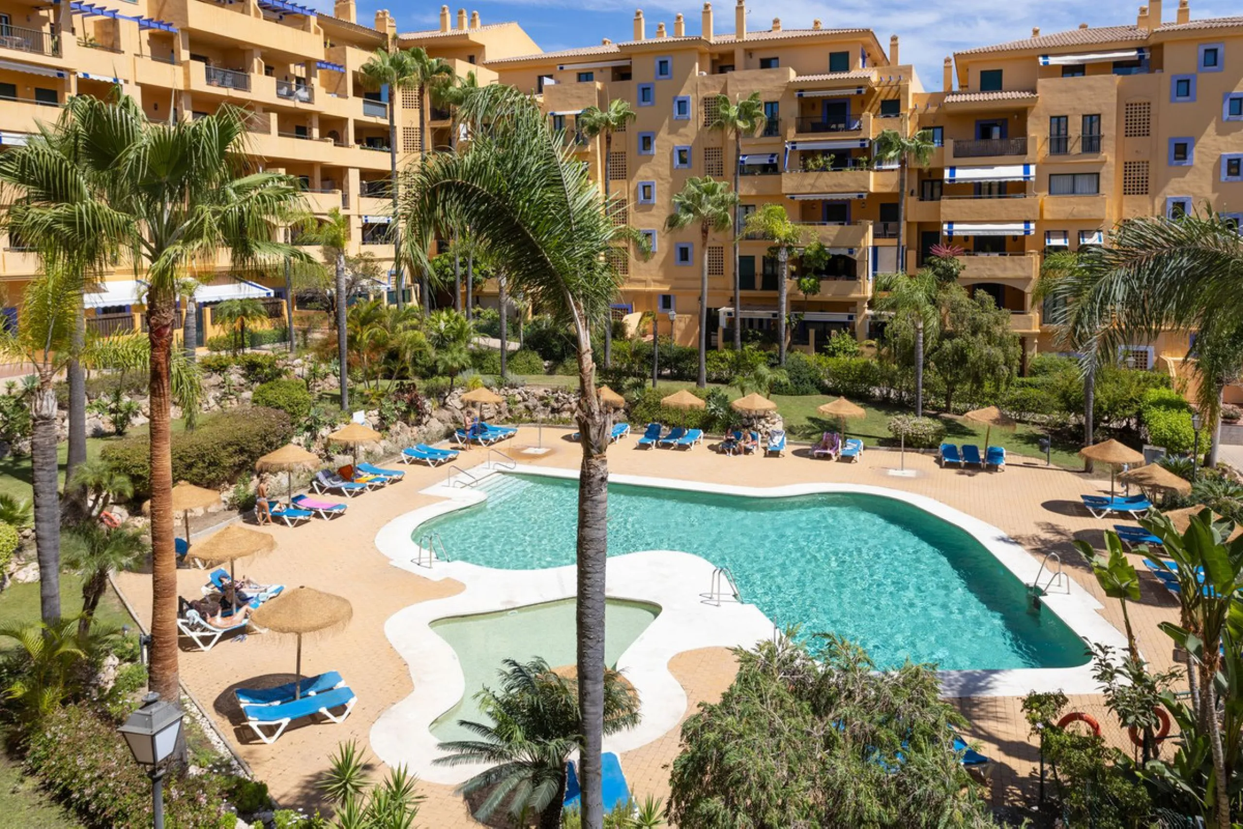 For sale: an exclusive apartment located in one of the most sought-after residential areas of Nueva Alcántara, San Pedro de Alcántara.
