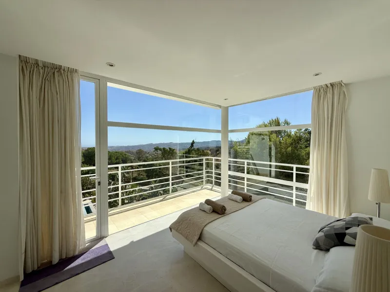 Luxury Detached Villa in Valtocado – Panoramic Sea & Mountain Views