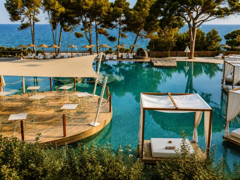 Exclusive Gated Premium Residential Complex by the Sea, Located Within a Golf Club on the Costa Dorada