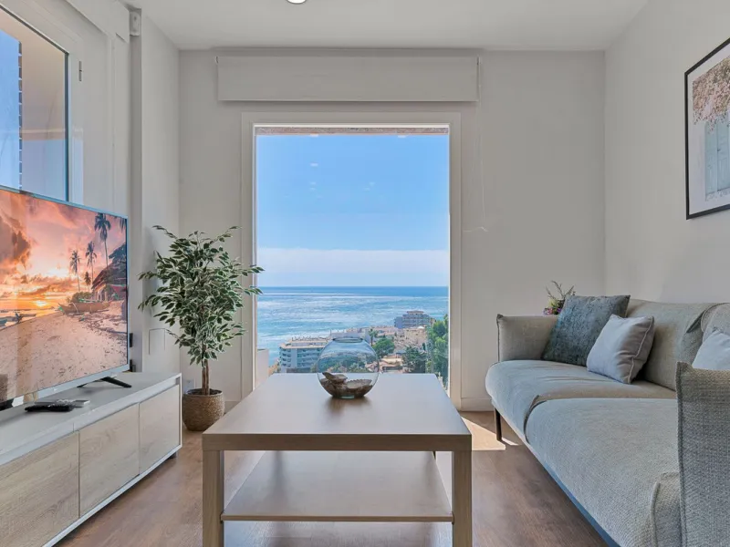 Discover your new home in Torreblanca! This impressive detached house is an excellent investment opportunity, as it has a tourist license and is ready to move into. Located in the upper part of Torreblanca, it offers unbeatable sea views that will take yo