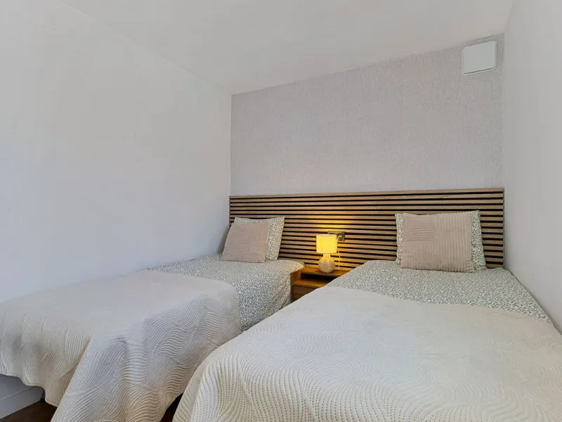 Discover your new home in Torreblanca! This impressive detached house is an excellent investment opportunity, as it has a tourist license and is ready to move into. Located in the upper part of Torreblanca, it offers unbeatable sea views that will take yo