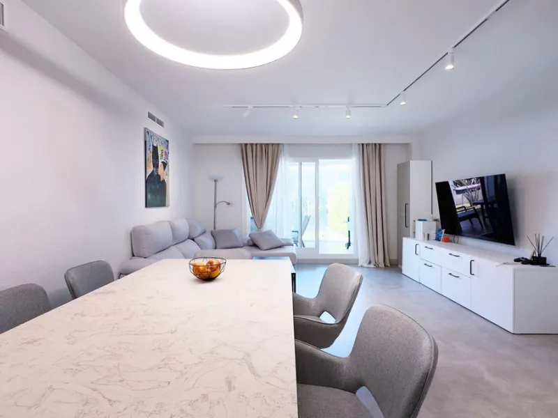 Bright and Modern Ground-Floor Apartment in El Paraíso – New Golden Mile