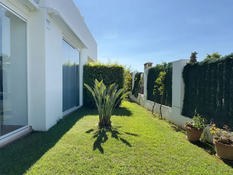 Bright and Modern Ground-Floor Apartment in El Paraíso – New Golden Mile