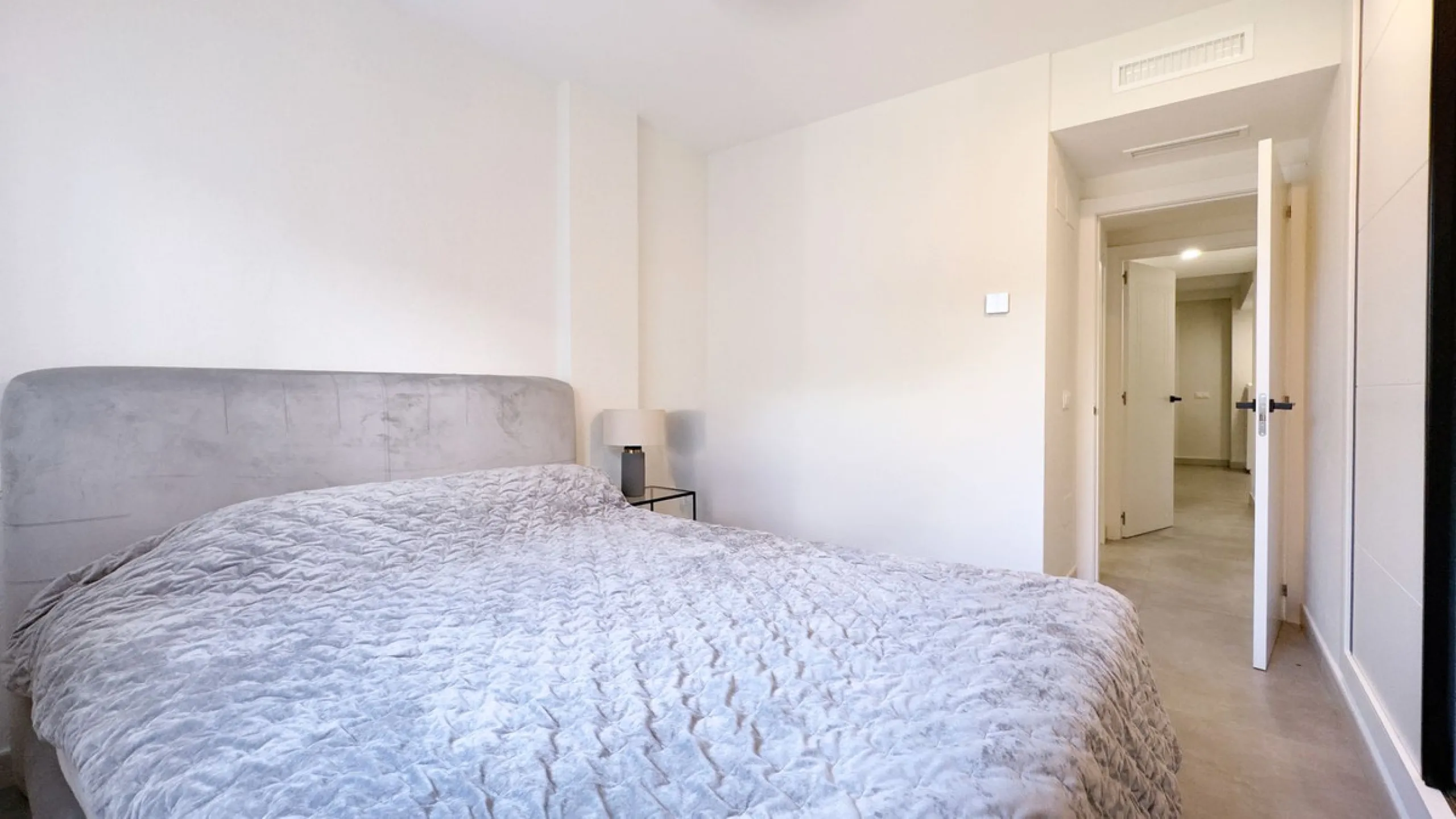 Bright and Modern Ground-Floor Apartment in El Paraíso – New Golden Mile