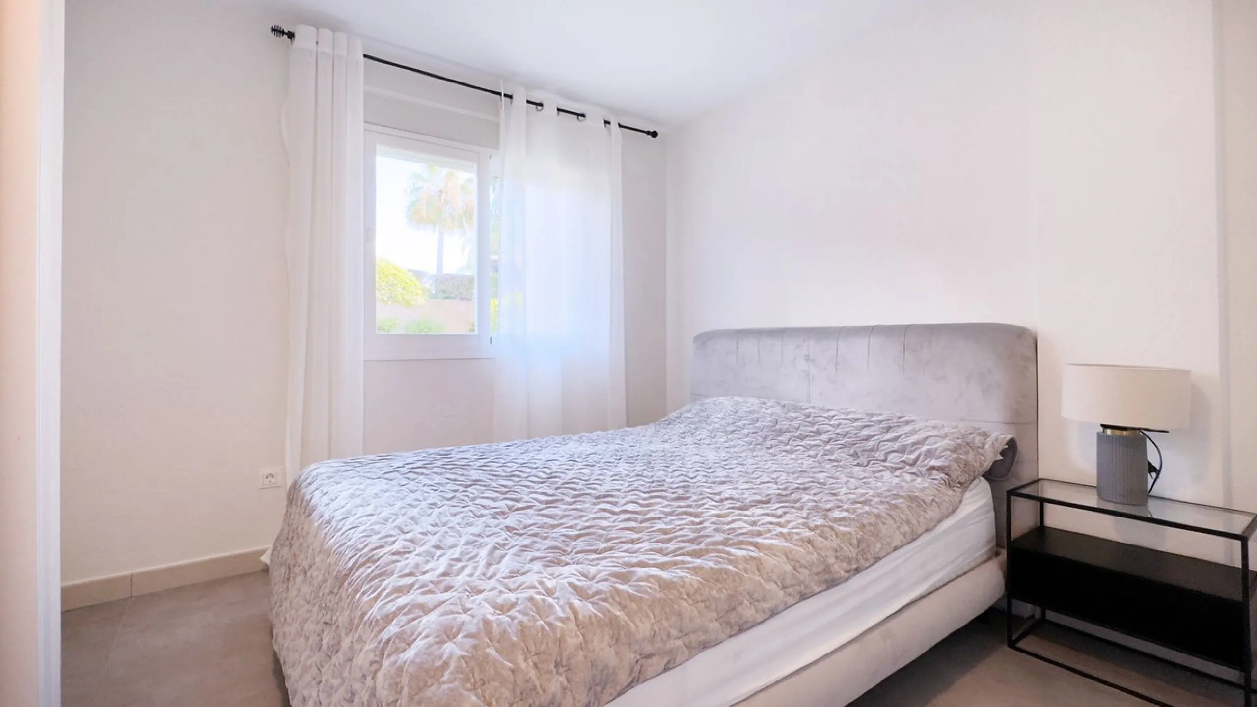 Bright and Modern Ground-Floor Apartment in El Paraíso – New Golden Mile