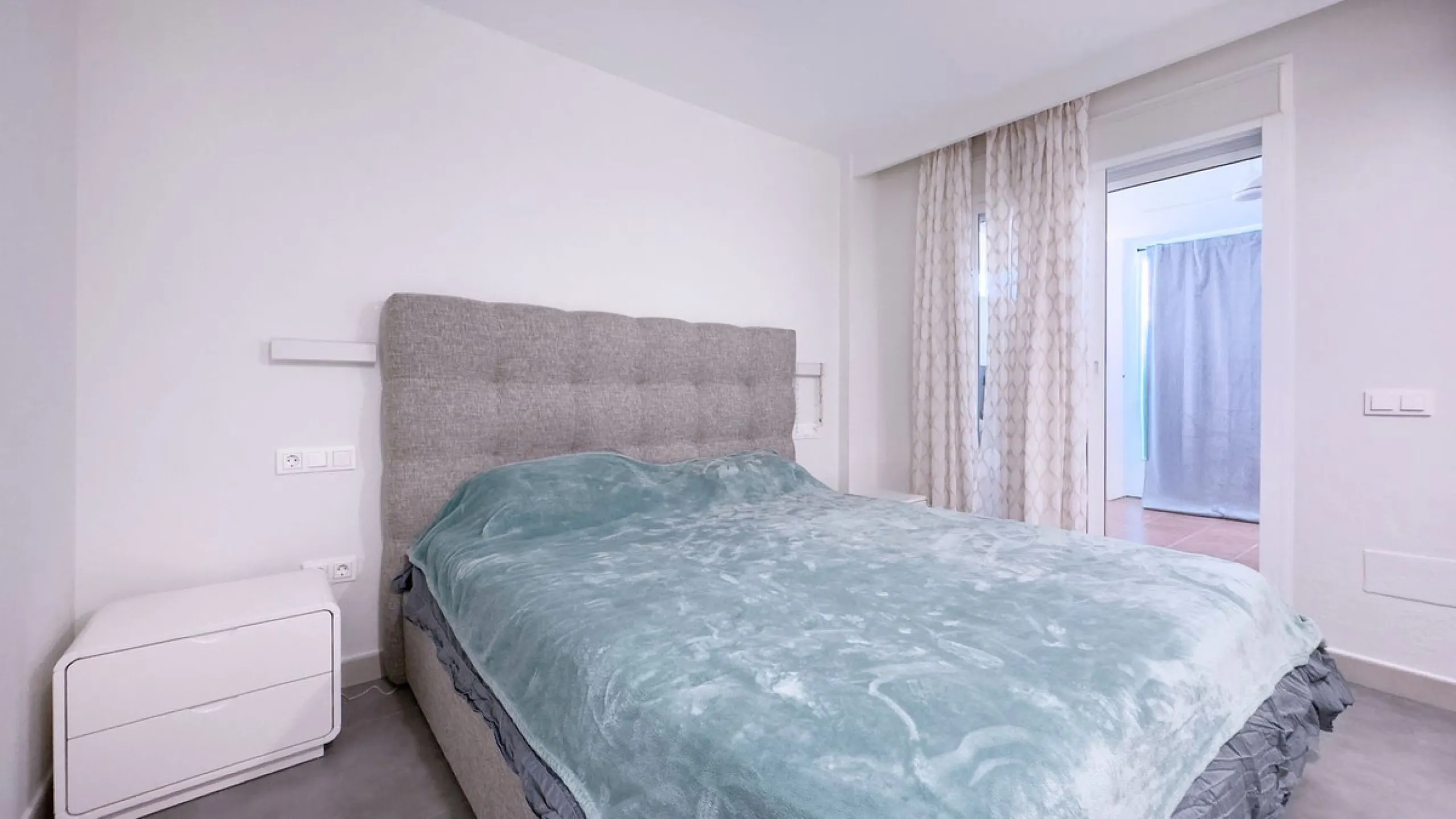 Bright and Modern Ground-Floor Apartment in El Paraíso – New Golden Mile