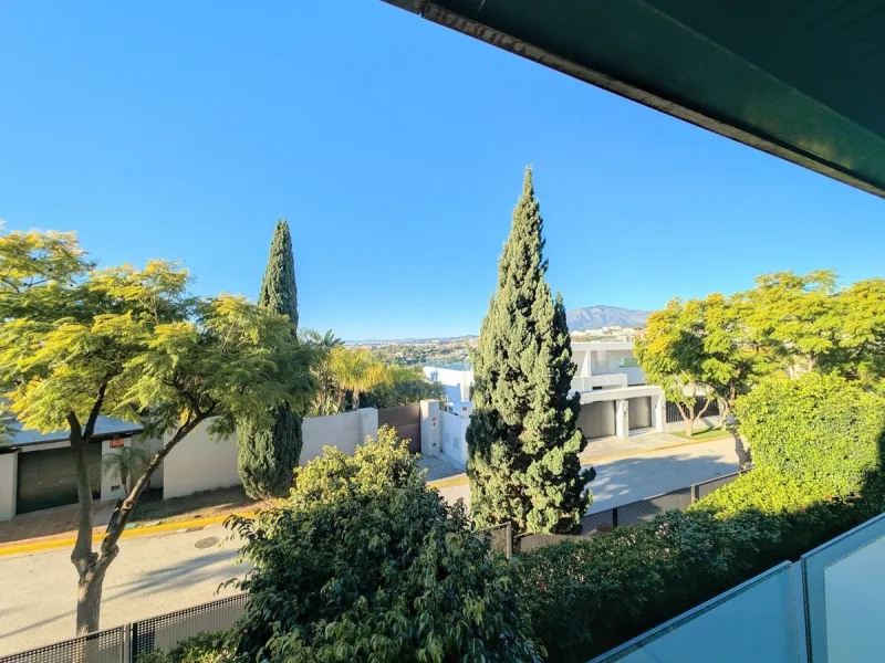 Stylish 2-Bedroom Apartment in Los Flamingos Golf Resort, Benahavís