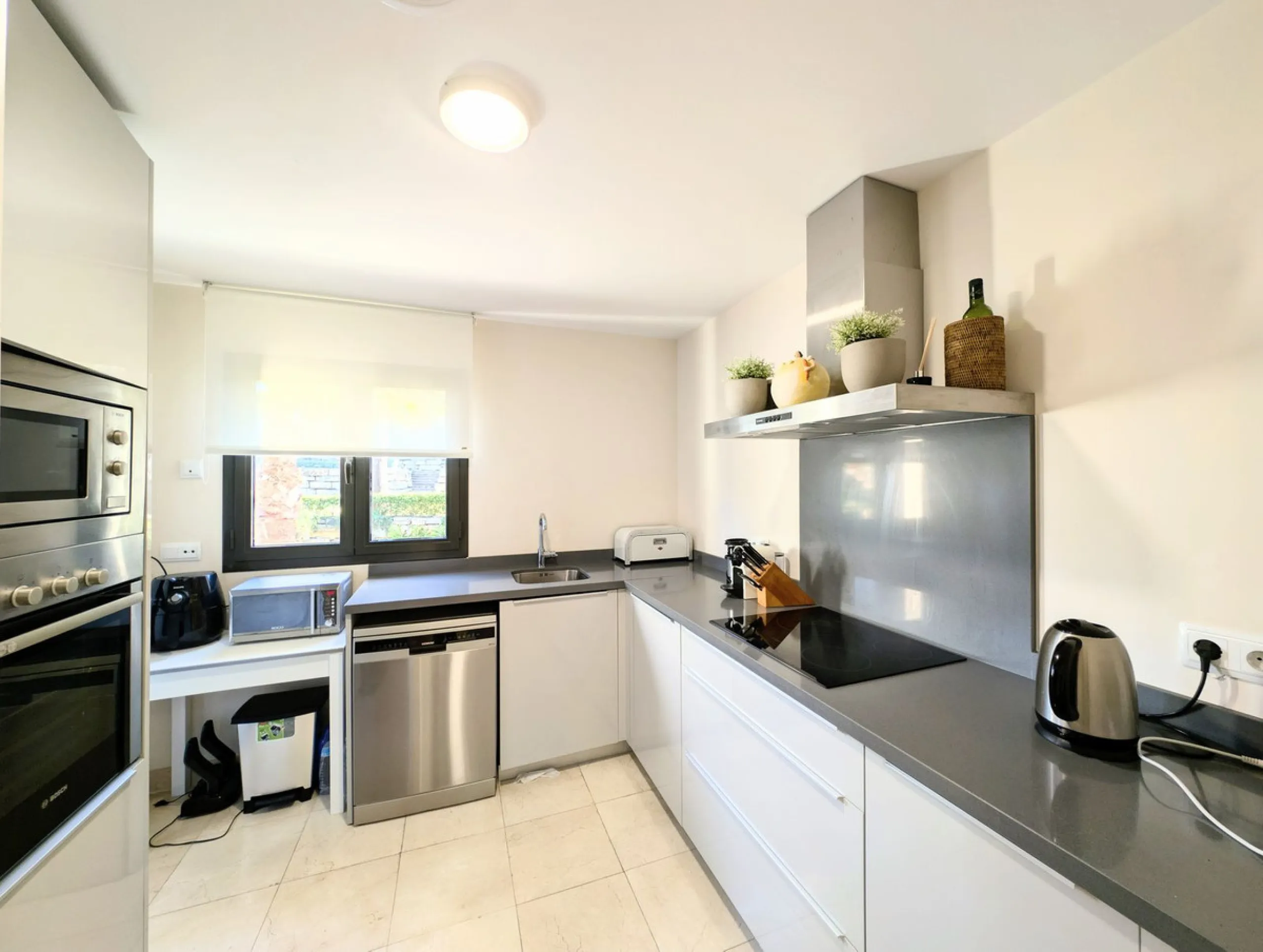Stylish 2-Bedroom Apartment in Los Flamingos Golf Resort, Benahavís
