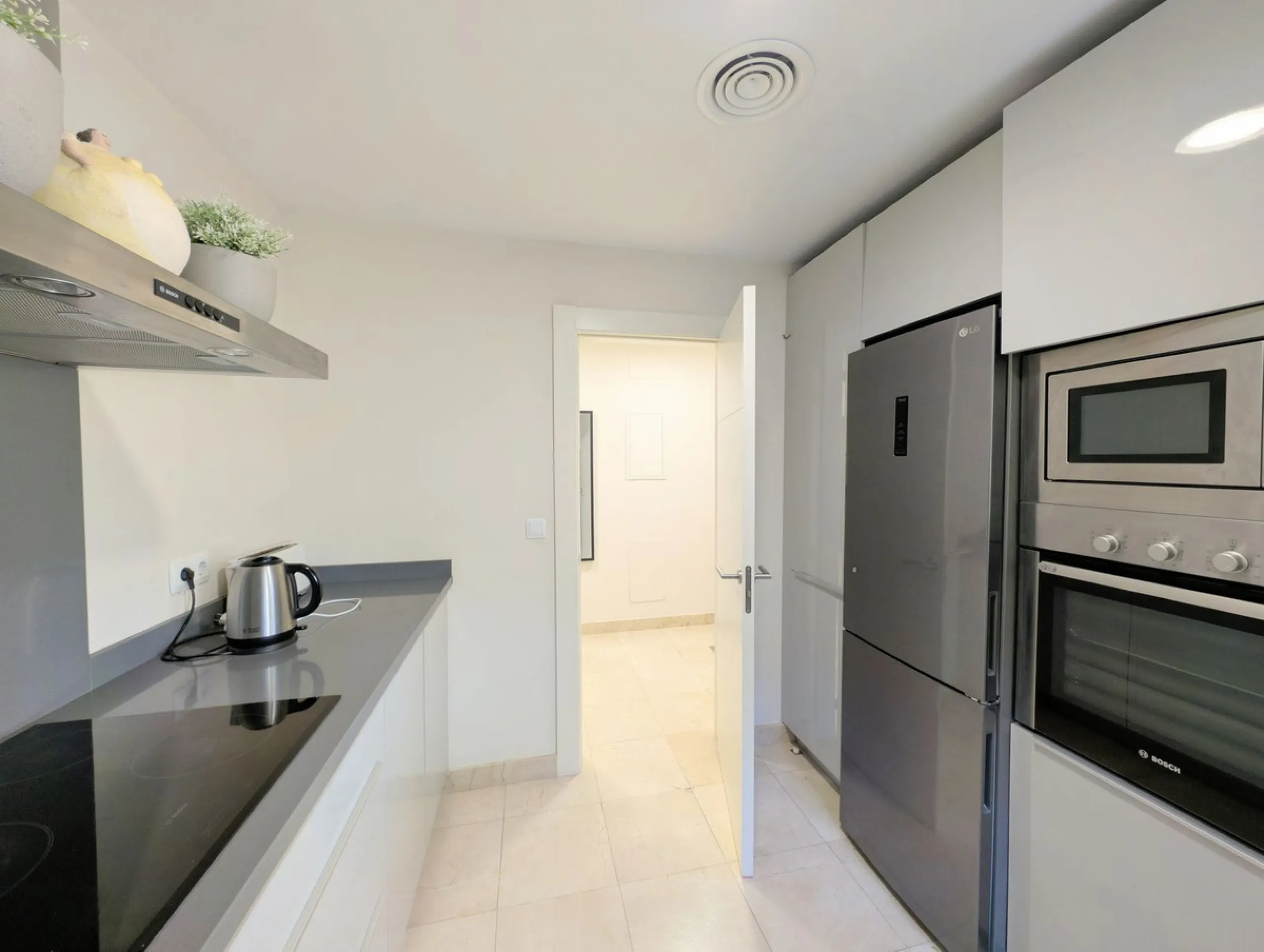 Stylish 2-Bedroom Apartment in Los Flamingos Golf Resort, Benahavís