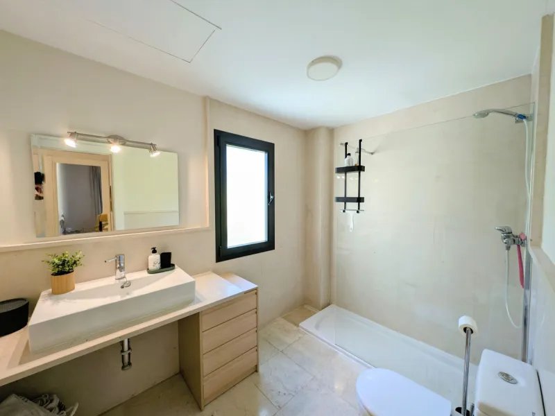 Stylish 2-Bedroom Apartment in Los Flamingos Golf Resort, Benahavís