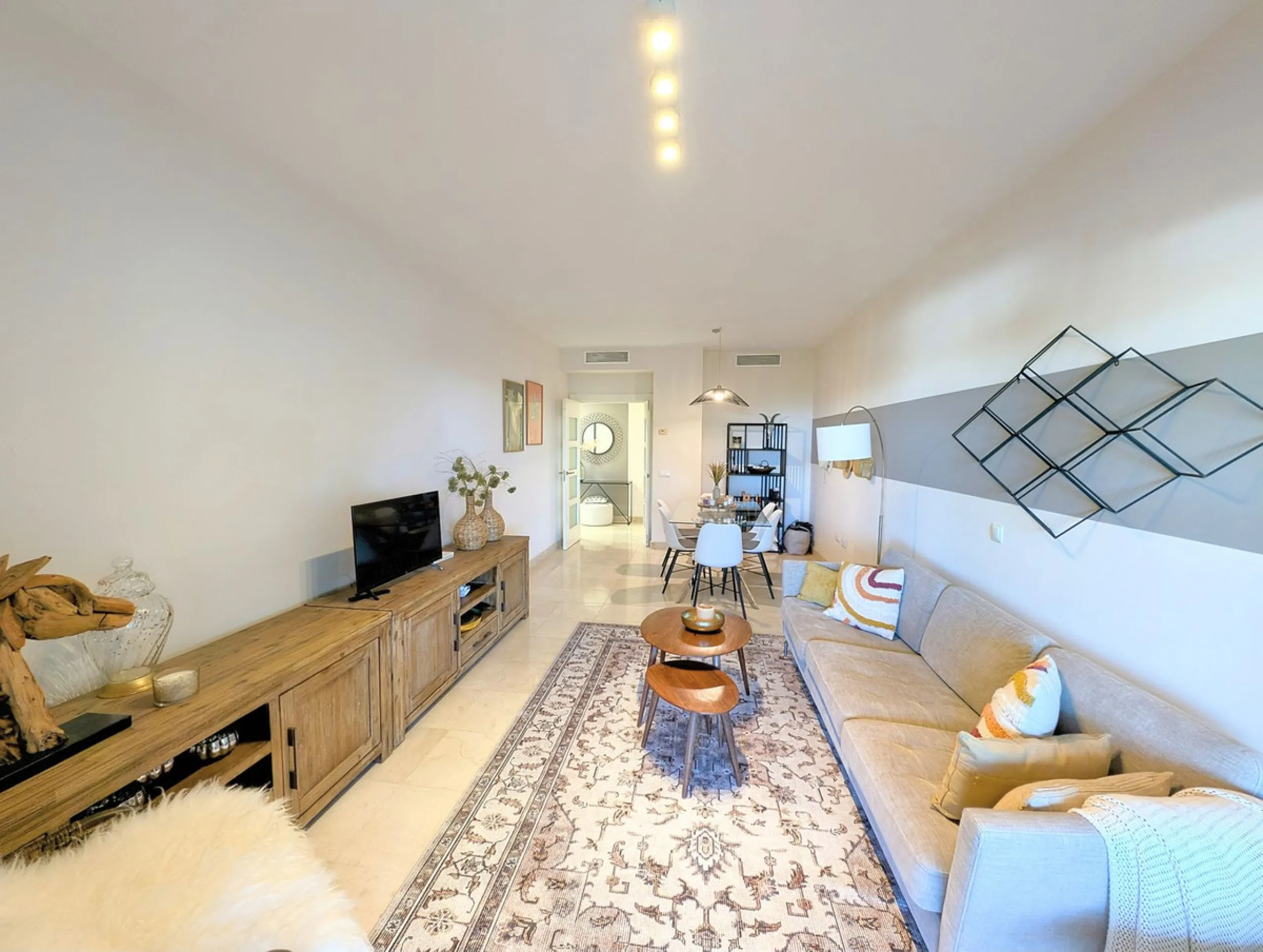 Stylish 2-Bedroom Apartment in Los Flamingos Golf Resort, Benahavís