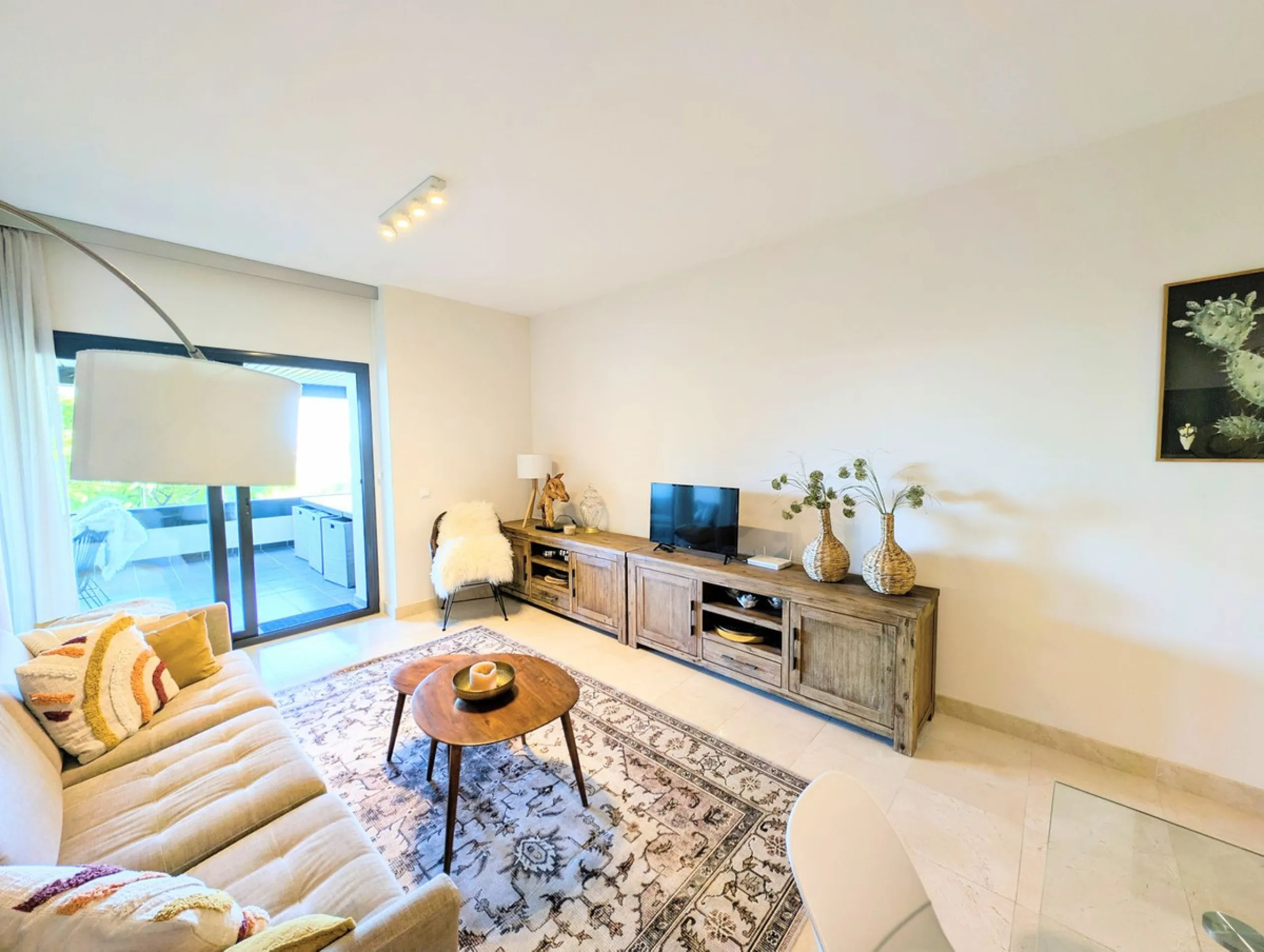 Stylish 2-Bedroom Apartment in Los Flamingos Golf Resort, Benahavís