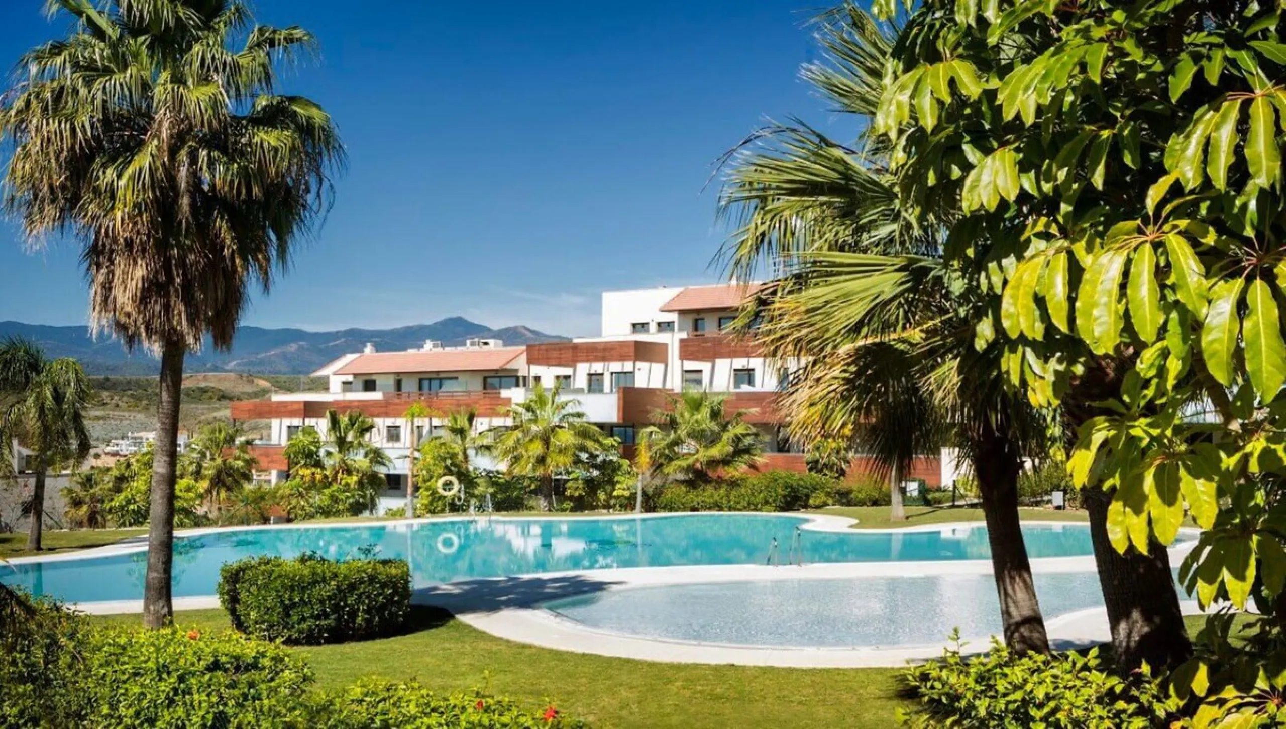 Stylish 2-Bedroom Apartment in Los Flamingos Golf Resort, Benahavís