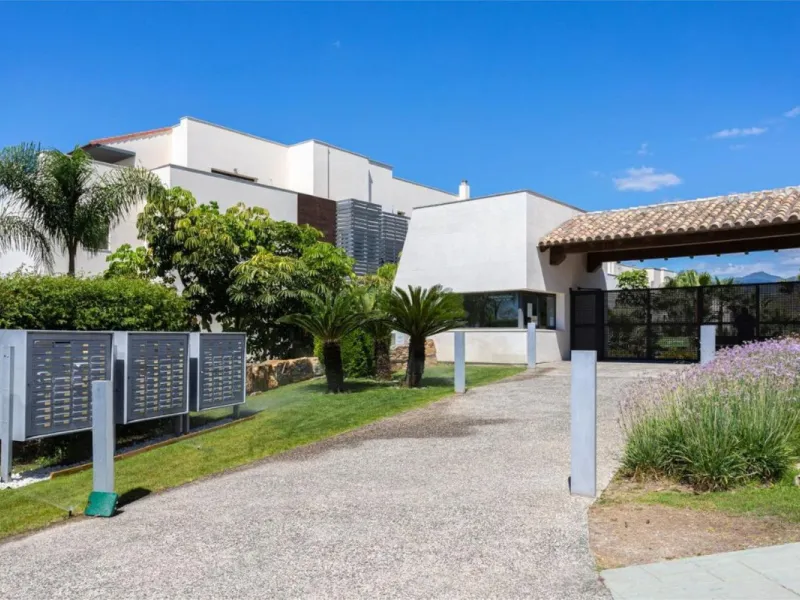 Stylish 2-Bedroom Apartment in Los Flamingos Golf Resort, Benahavís