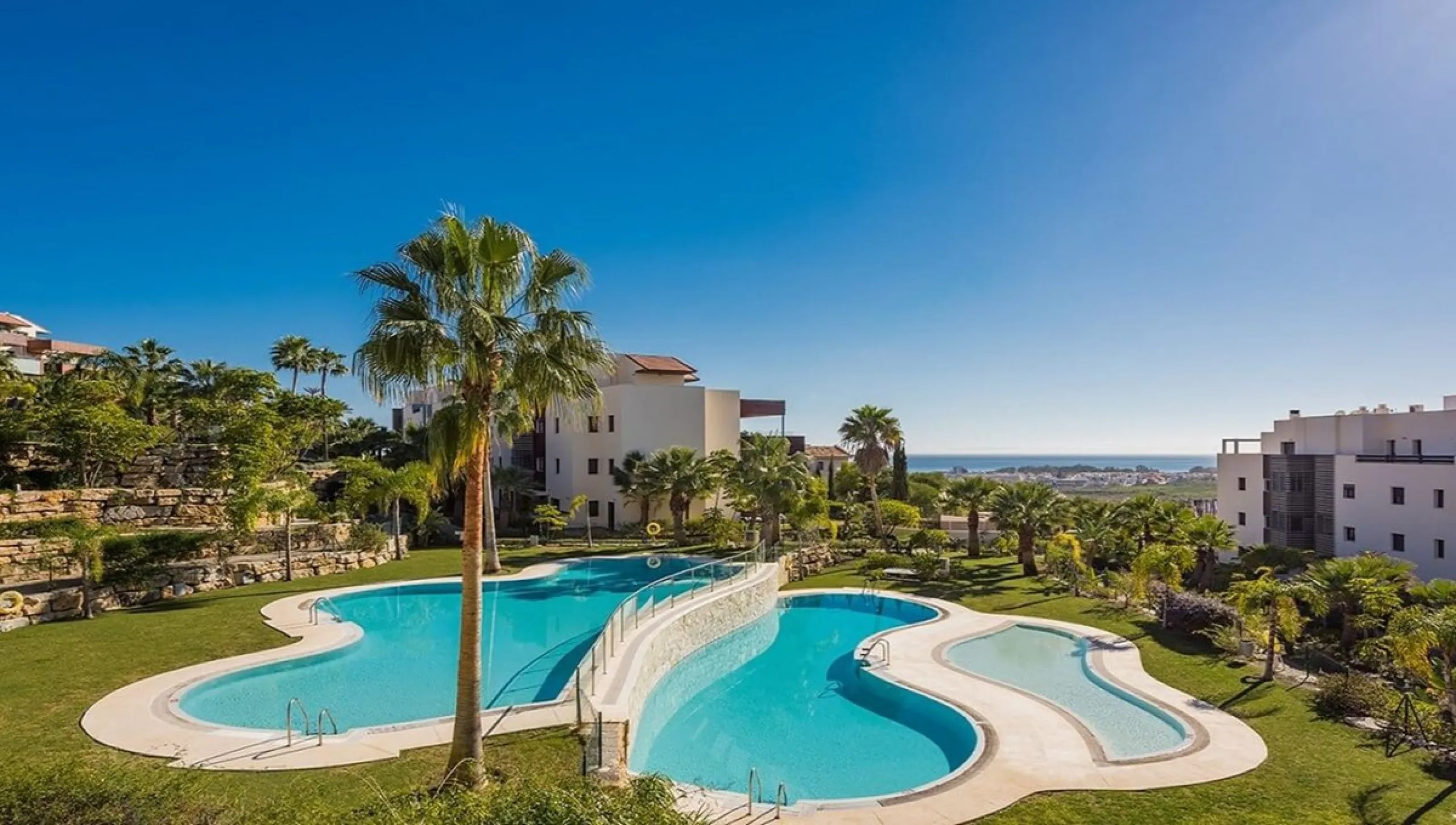 Stylish 2-Bedroom Apartment in Los Flamingos Golf Resort, Benahavís