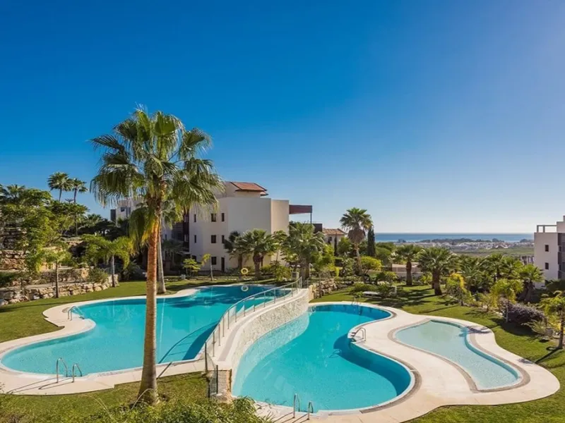 Stylish 2-Bedroom Apartment in Los Flamingos Golf Resort, Benahavís