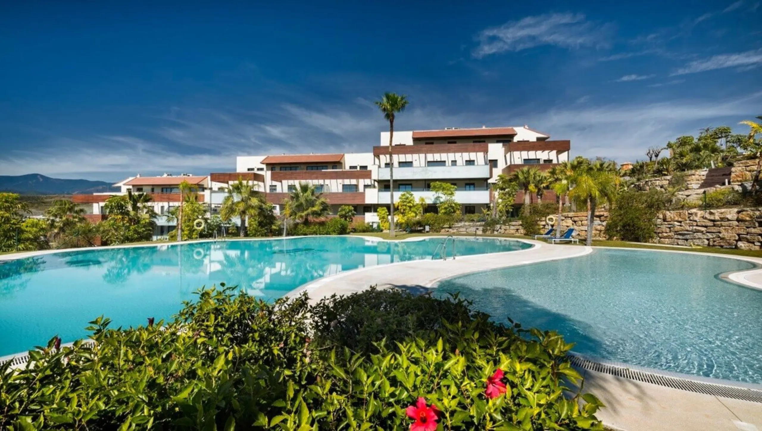 Stylish 2-Bedroom Apartment in Los Flamingos Golf Resort, Benahavís