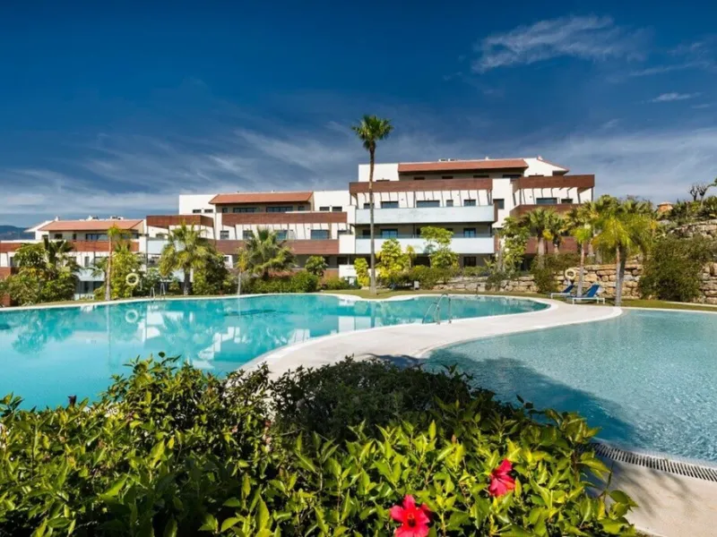 Stylish 2-Bedroom Apartment in Los Flamingos Golf Resort, Benahavís