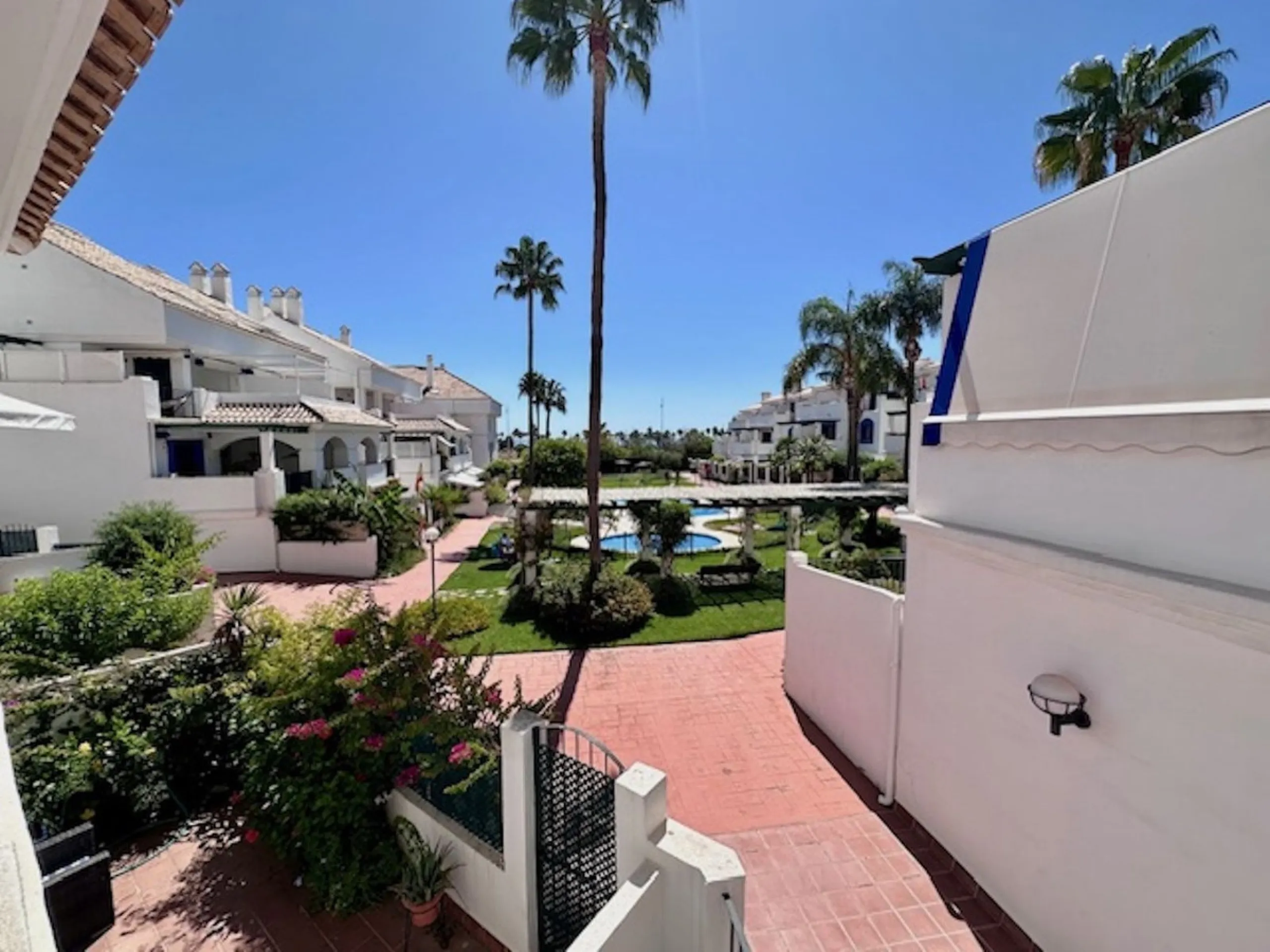Apartment - Middle Floor Apartment в продаже в Marbella, Málaga. В доме 3 спален и 3 ванных комнат. Площадь дома 92 м²