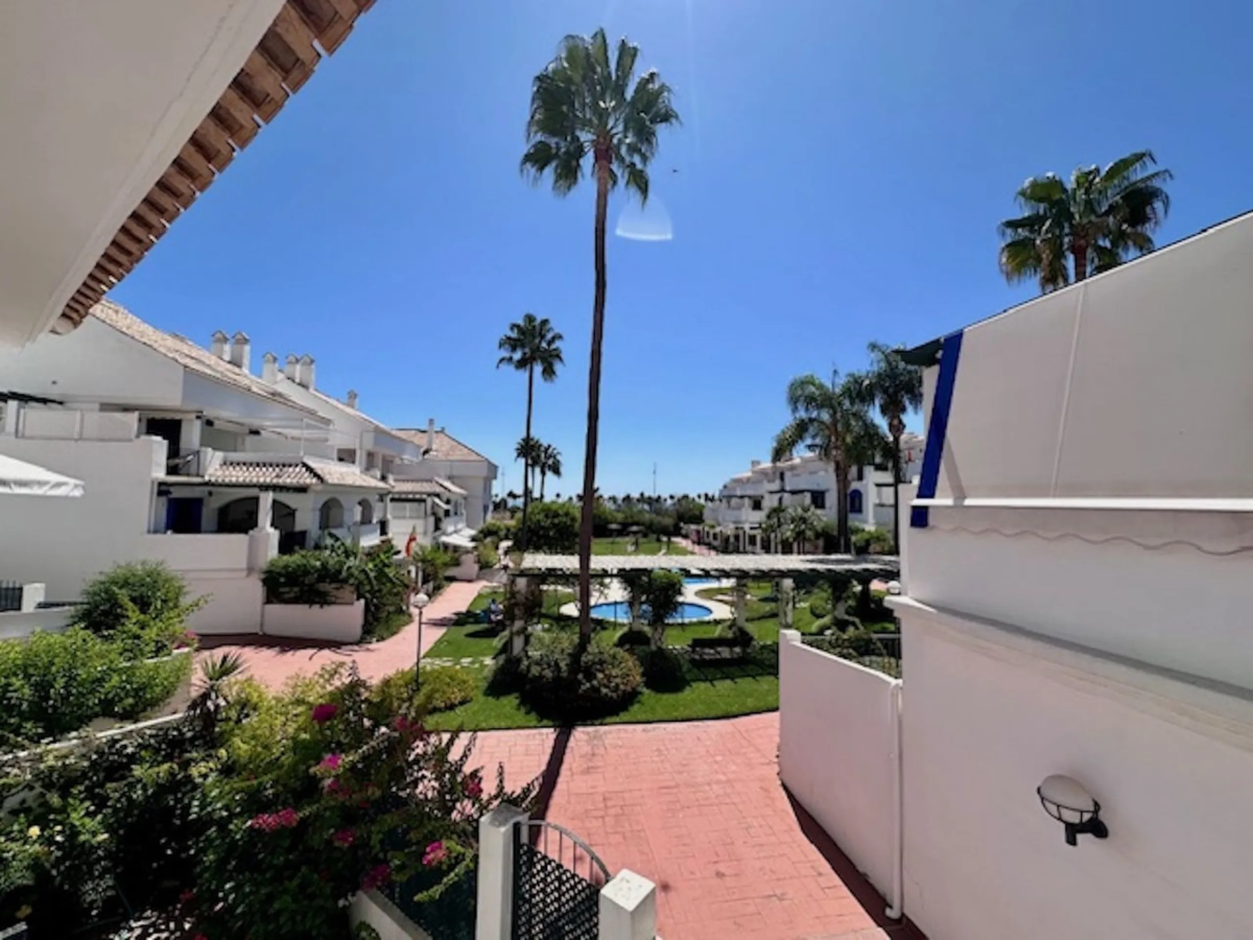 Apartment - Middle Floor Apartment в продаже в Marbella, Málaga. В доме 3 спален и 3 ванных комнат. Площадь дома 92 м²