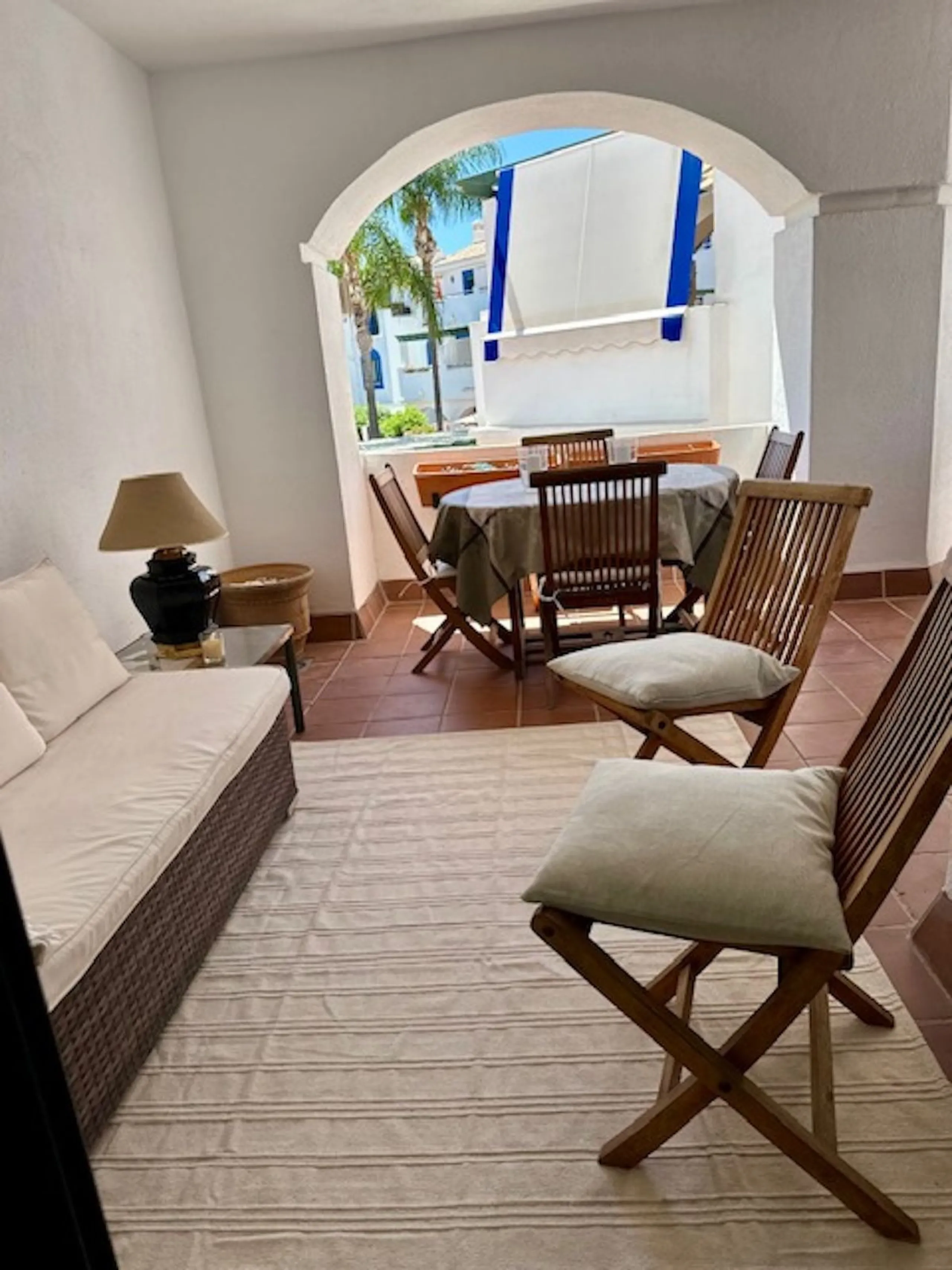Apartment - Middle Floor Apartment в продаже в Marbella, Málaga. В доме 3 спален и 3 ванных комнат. Площадь дома 92 м²