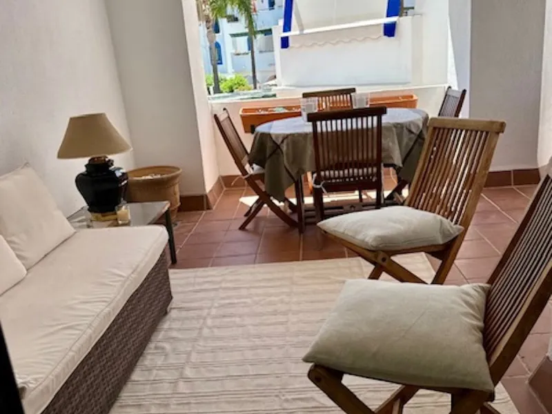 Apartment - Middle Floor Apartment в продаже в Marbella, Málaga. В доме 3 спален и 3 ванных комнат. Площадь дома 92 м²