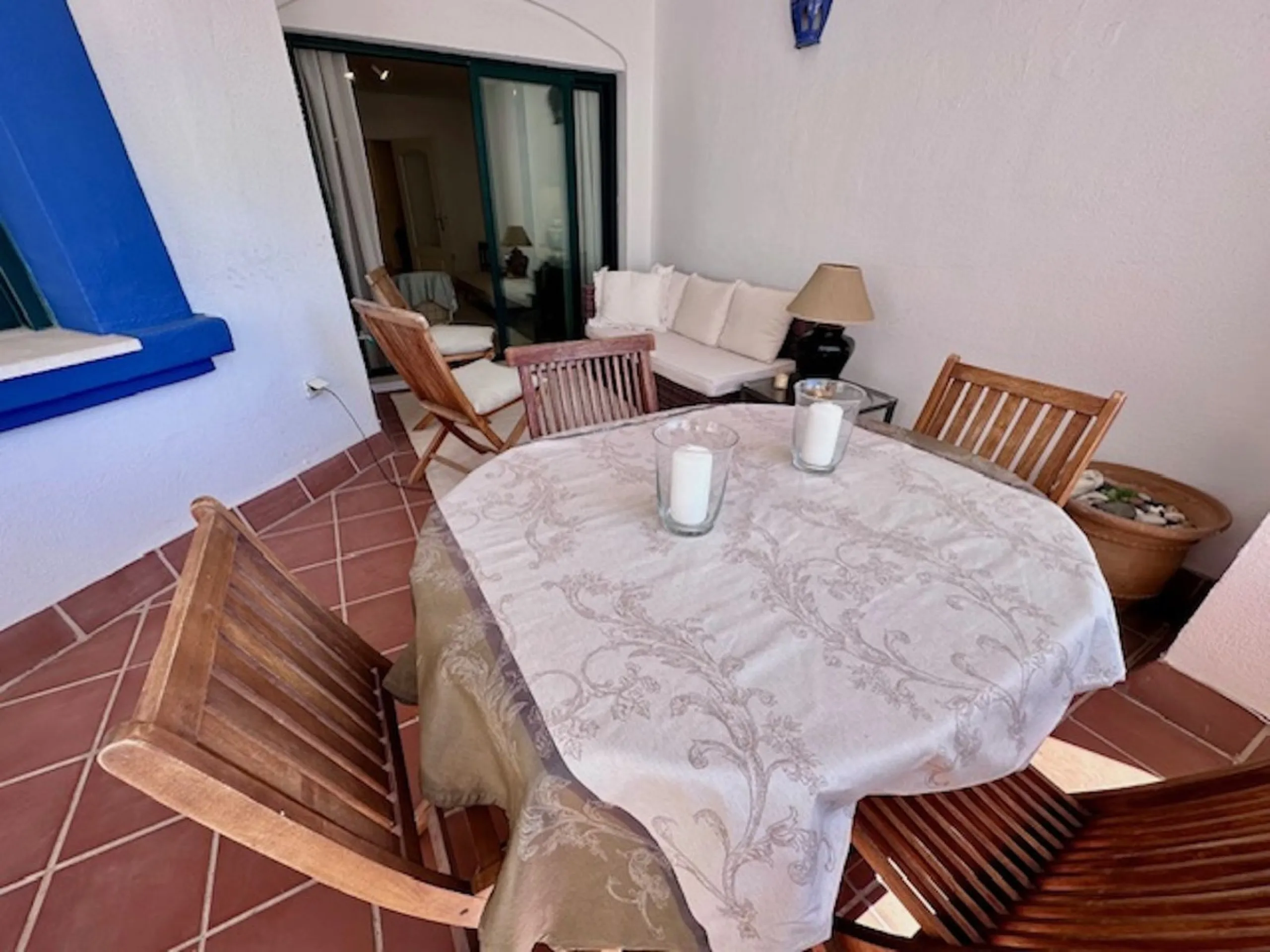 Apartment - Middle Floor Apartment в продаже в Marbella, Málaga. В доме 3 спален и 3 ванных комнат. Площадь дома 92 м²