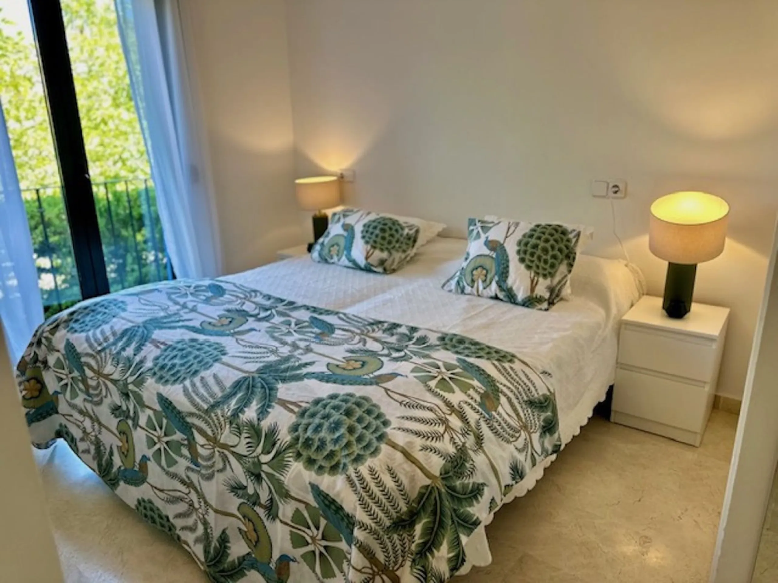 Apartment - Middle Floor Apartment в продаже в Marbella, Málaga. В доме 3 спален и 3 ванных комнат. Площадь дома 92 м²