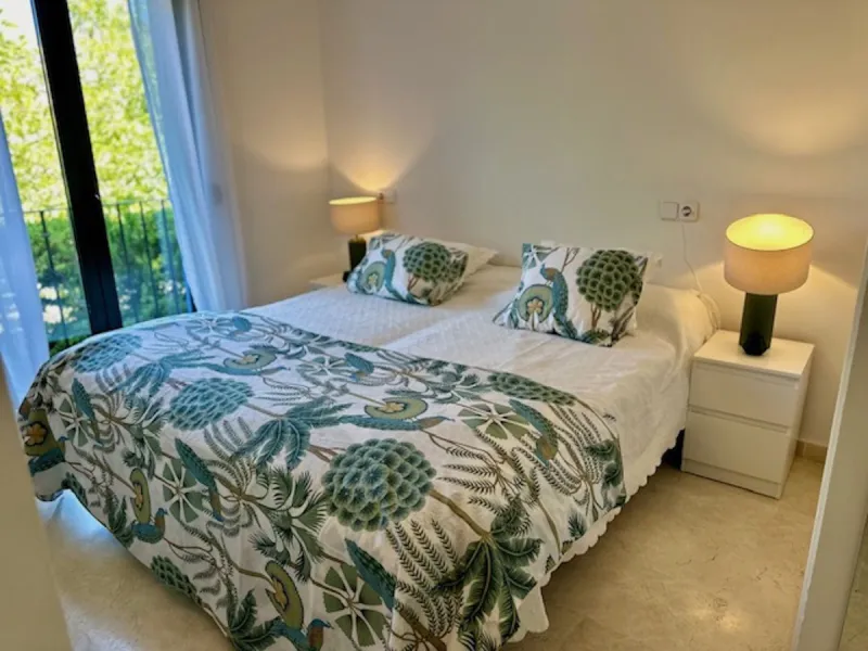 Apartment - Middle Floor Apartment в продаже в Marbella, Málaga. В доме 3 спален и 3 ванных комнат. Площадь дома 92 м²