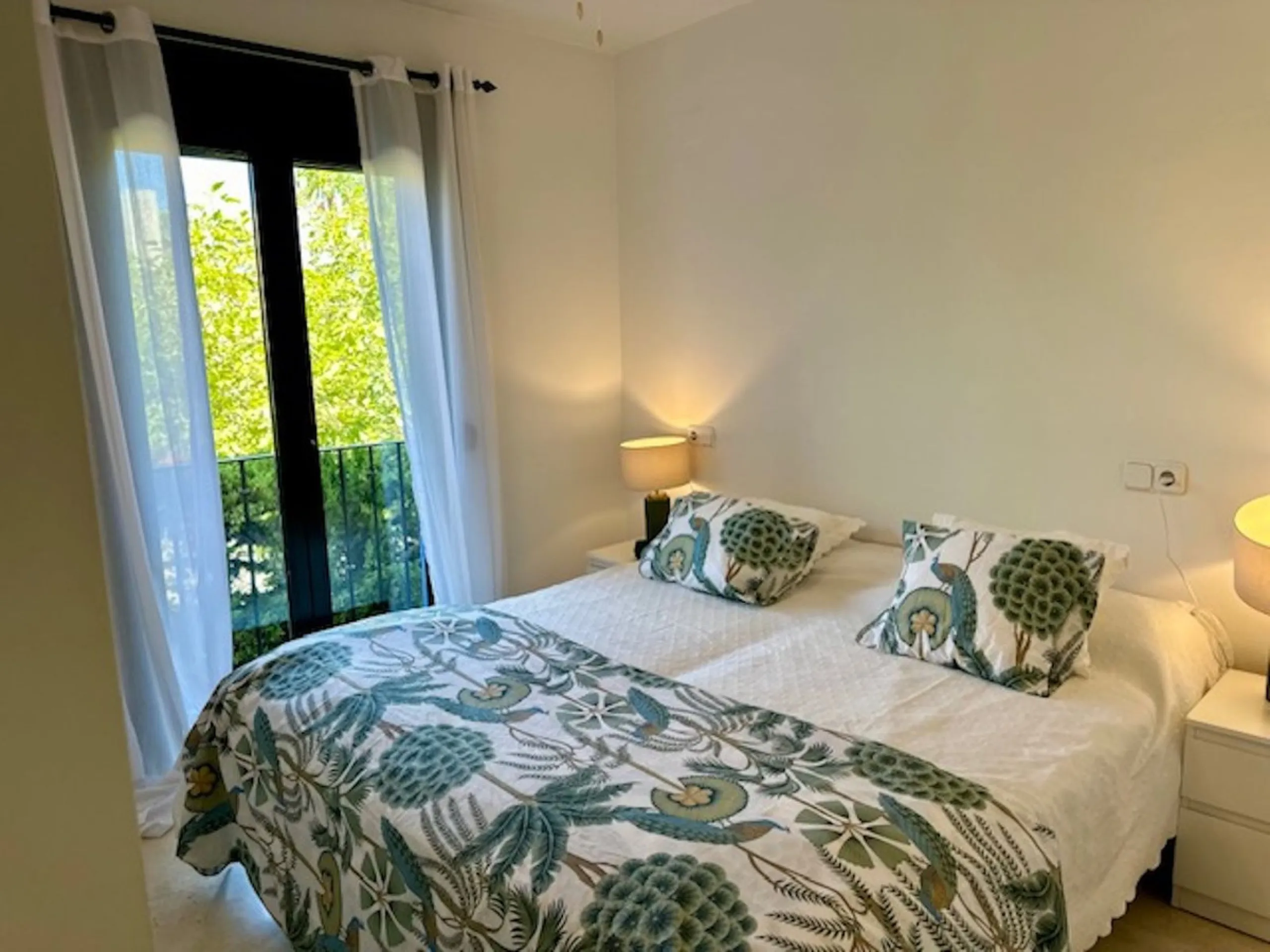 Apartment - Middle Floor Apartment в продаже в Marbella, Málaga. В доме 3 спален и 3 ванных комнат. Площадь дома 92 м²