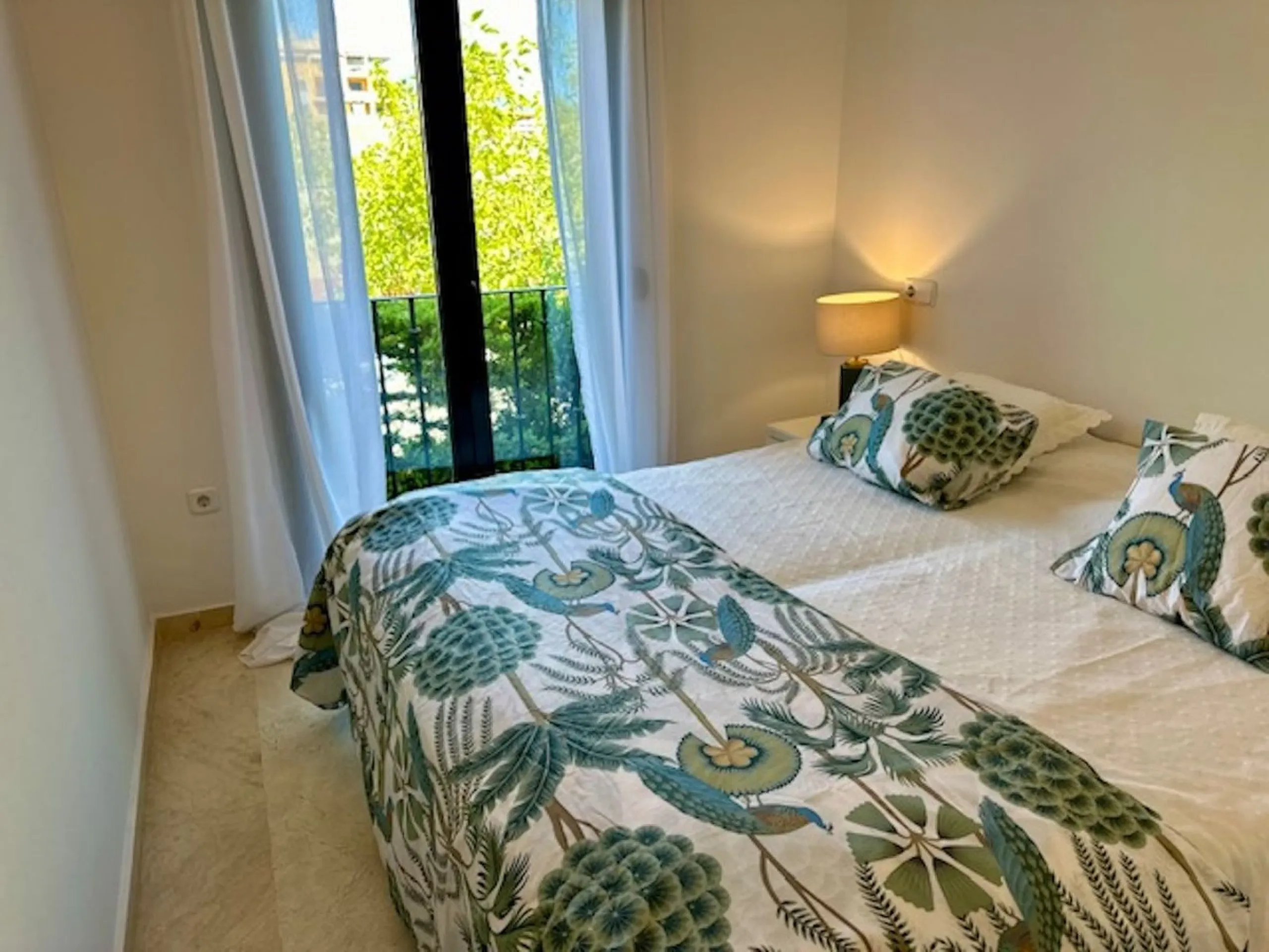 Apartment - Middle Floor Apartment в продаже в Marbella, Málaga. В доме 3 спален и 3 ванных комнат. Площадь дома 92 м²