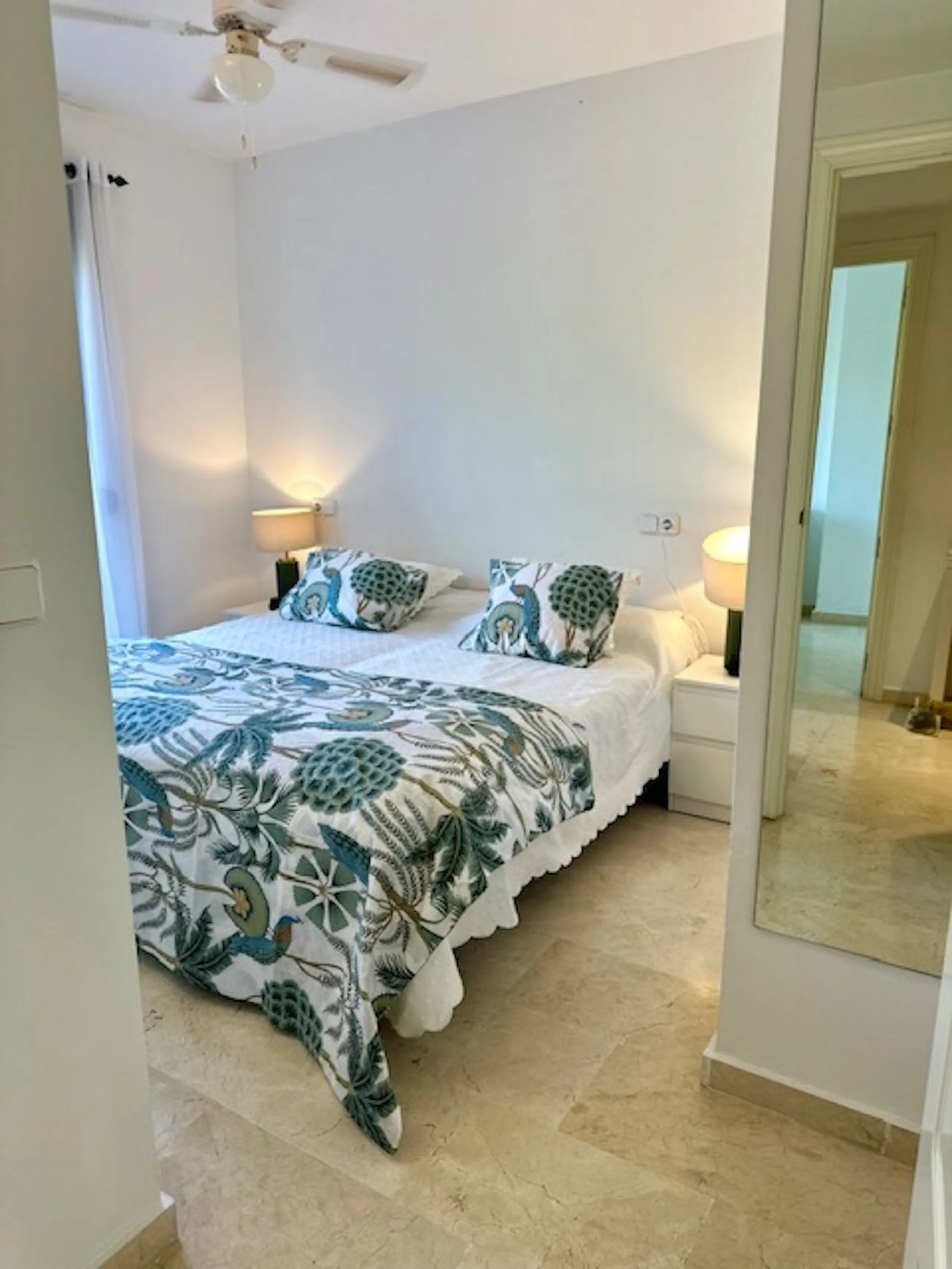 Apartment - Middle Floor Apartment в продаже в Marbella, Málaga. В доме 3 спален и 3 ванных комнат. Площадь дома 92 м²