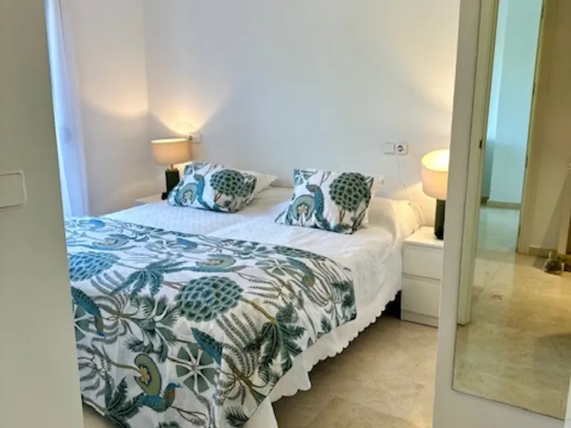 Apartment - Middle Floor Apartment в продаже в Marbella, Málaga. В доме 3 спален и 3 ванных комнат. Площадь дома 92 м²