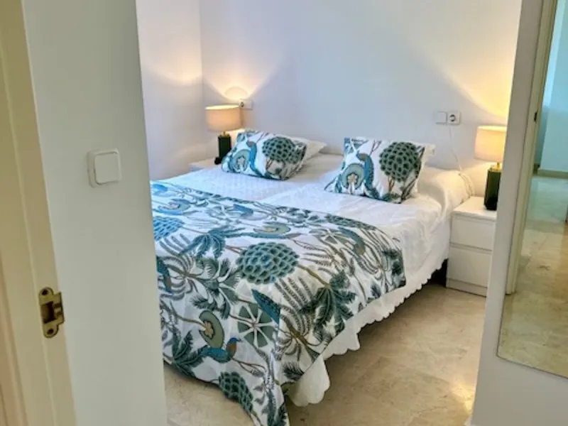 Apartment - Middle Floor Apartment в продаже в Marbella, Málaga. В доме 3 спален и 3 ванных комнат. Площадь дома 92 м²